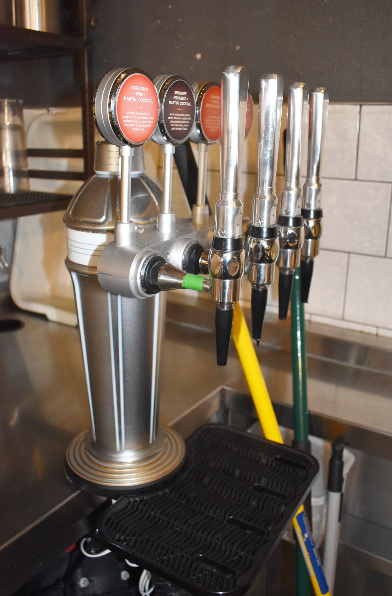 1 x Diageo Draught Cocktail Drinks System - Includes Pump, Cooler and Gas Tank - Image 3 of 8