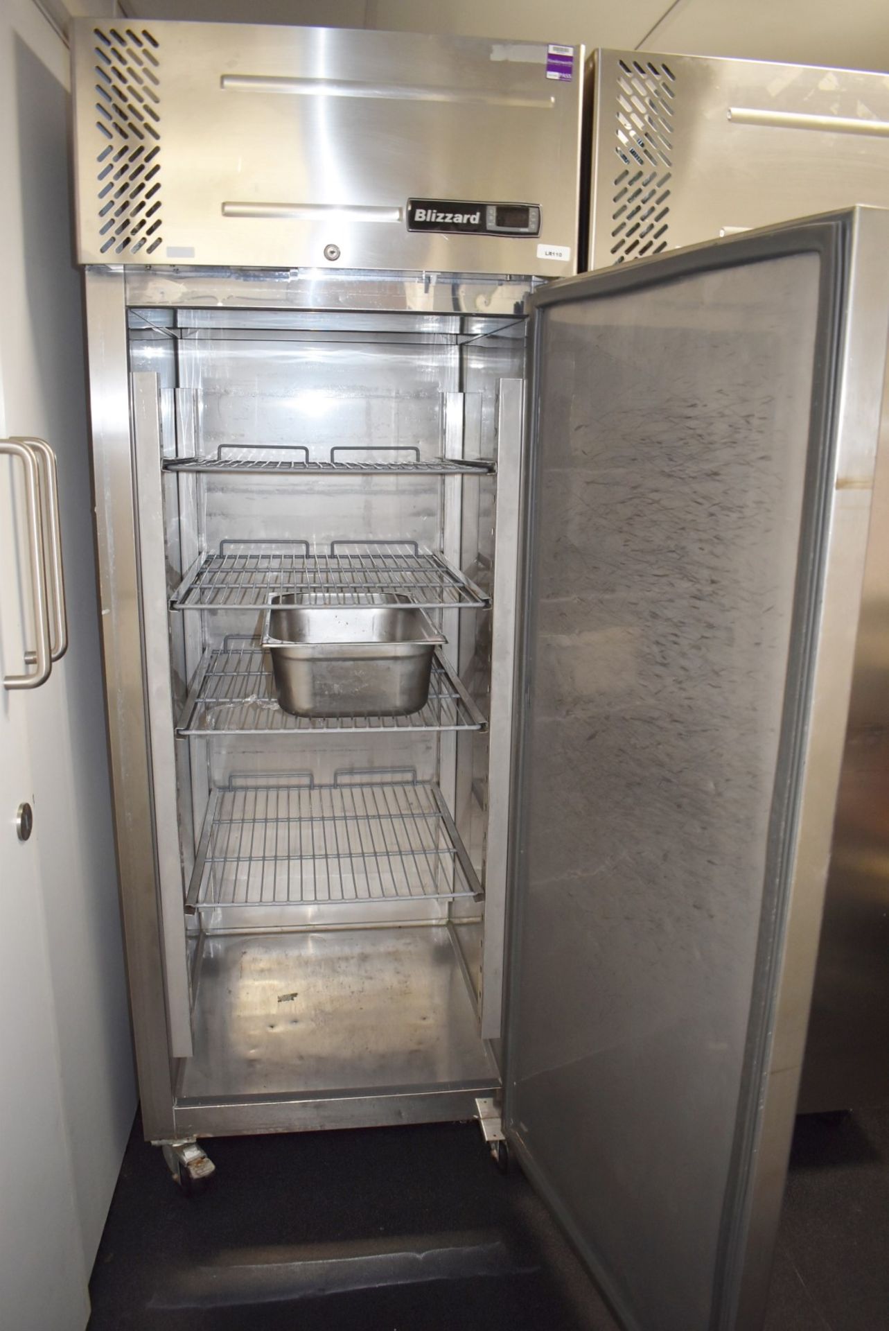 1 x Blizzard HB1SS Gastronorm Service Cabinet Fridge - Suitable For Fresh Meats - Image 3 of 5