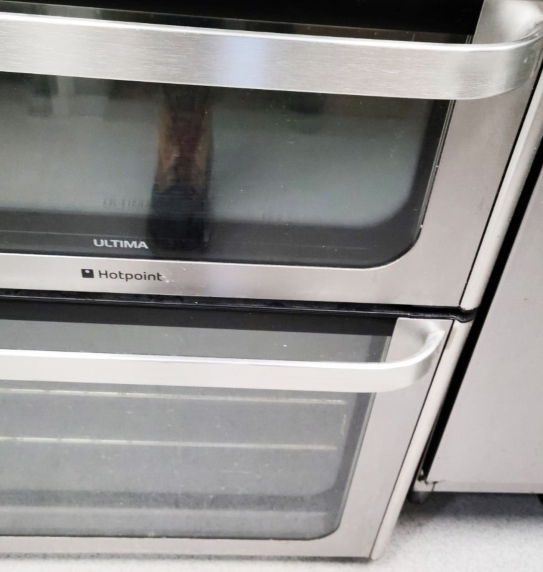 1 x Hotpoint HUI611X Electric Cooker With Double Oven, Four Burner Hob and Stainless Steel Finish - Image 5 of 9