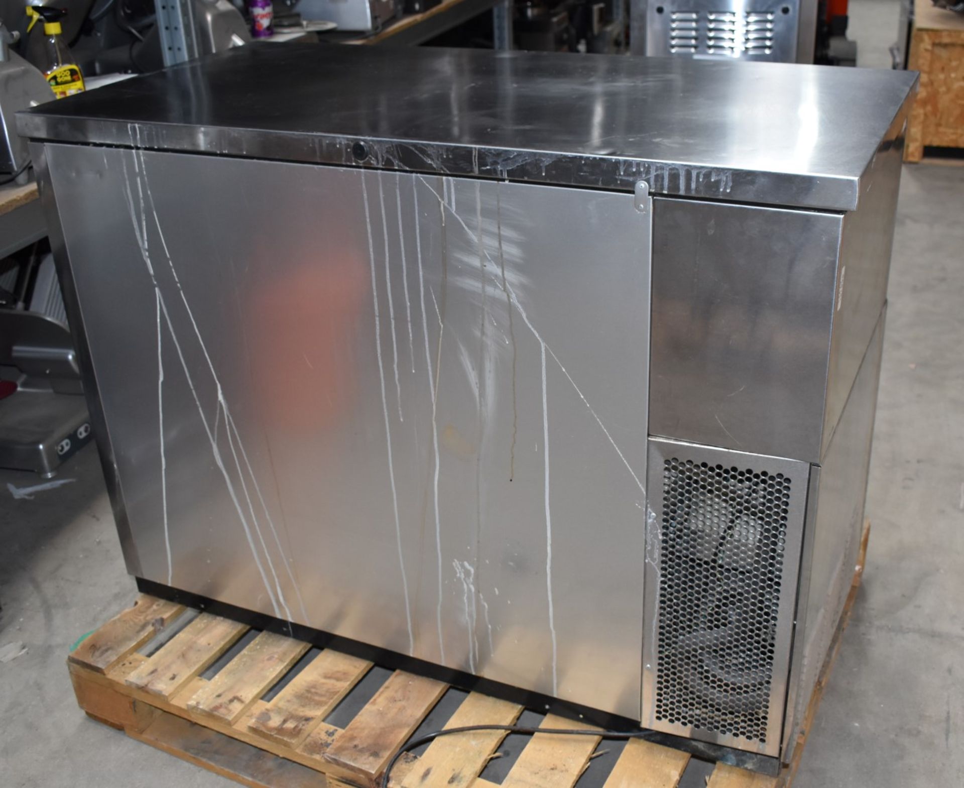 1 x True Back Bar Bottle Cooler With Solid Stainless Steel Doors and Counter Top - Model TBB-24-48-S - Image 8 of 11