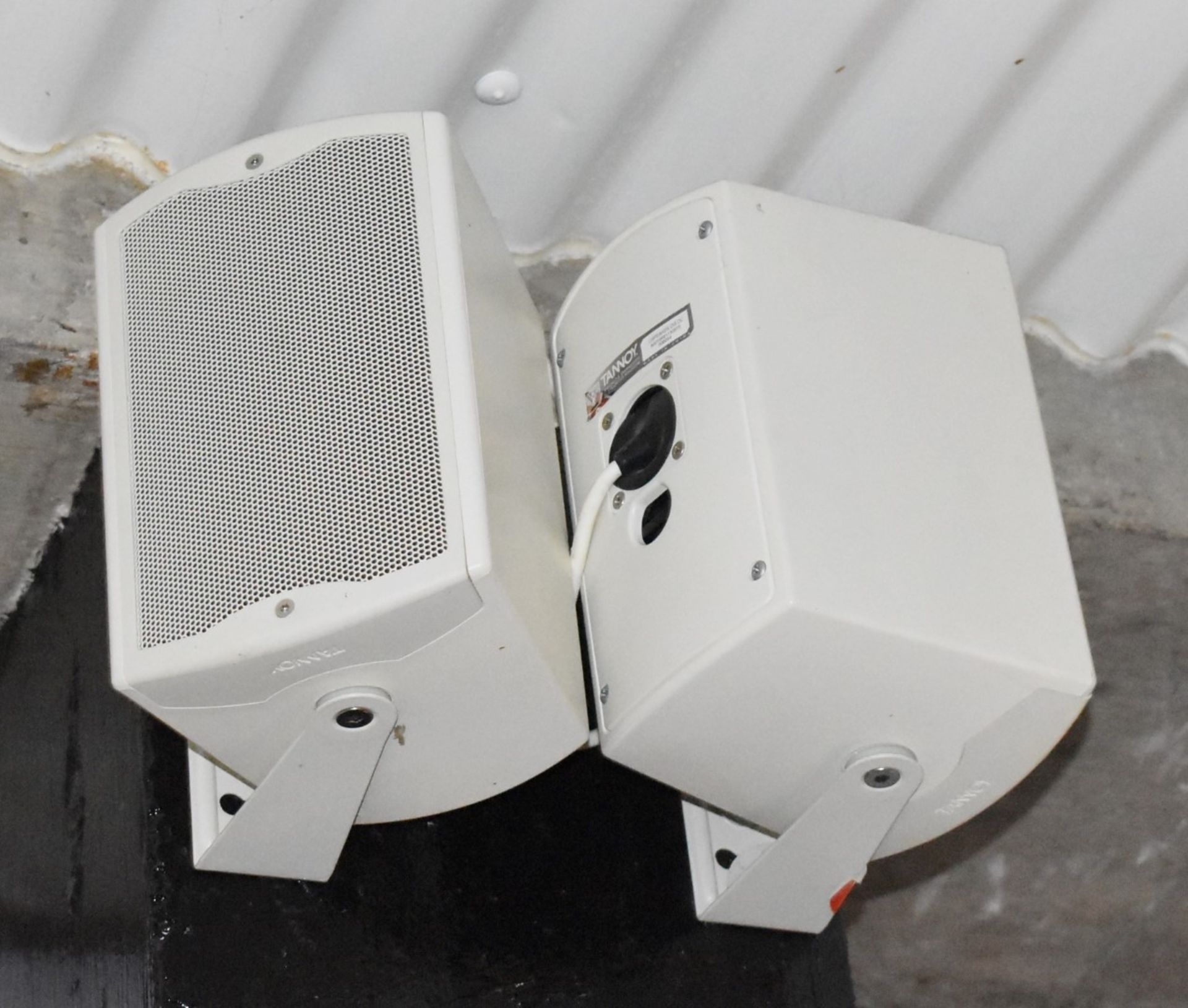 4 x Tannoy Di5 100w Loudspeakers With Wall Brackets - Image 2 of 3