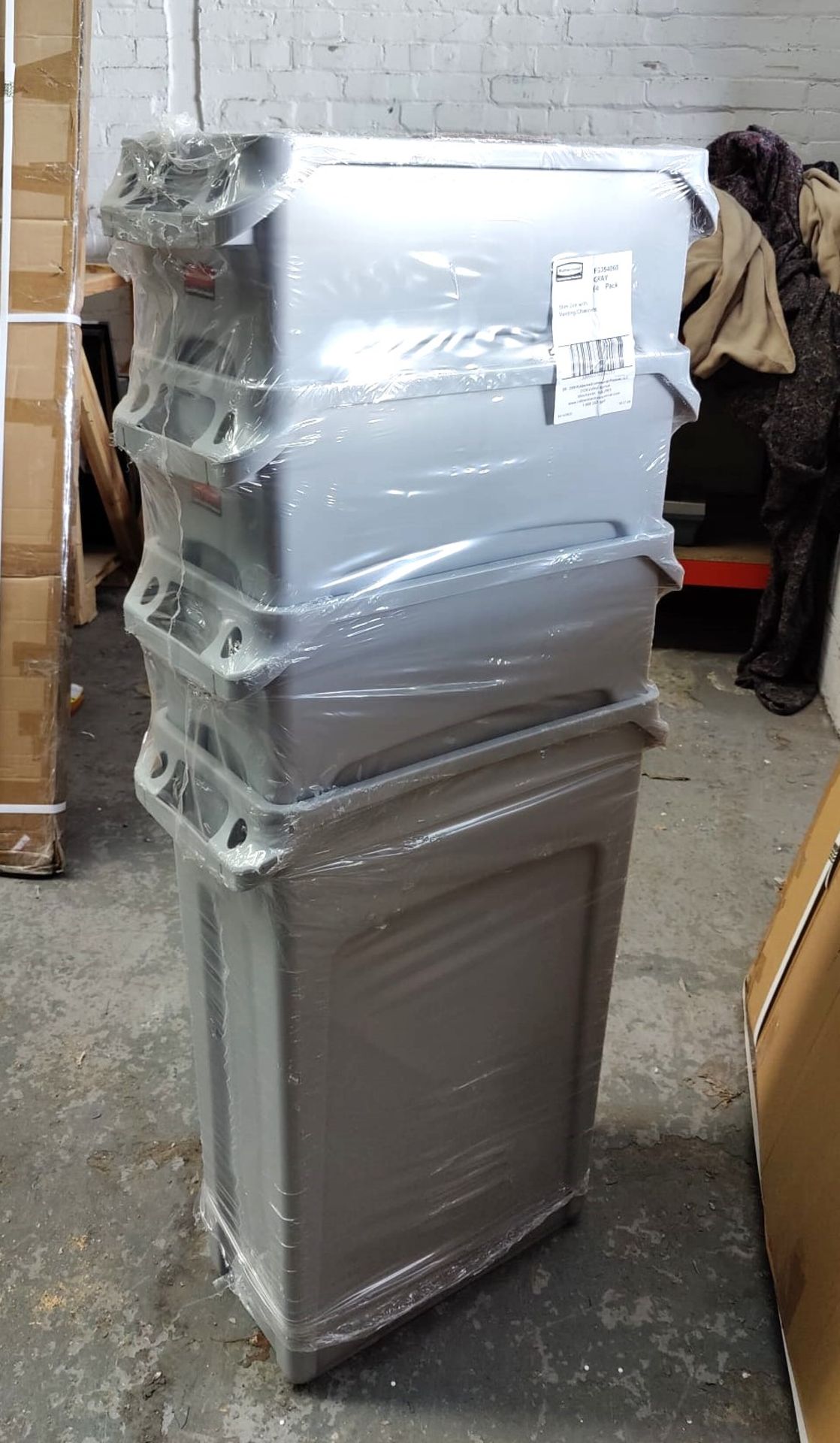 1 x Rubbermaid Slim Jim Waste Bin With Venting Channels Colour: Grey - Type: FG354060 - Brand New - Image 2 of 5