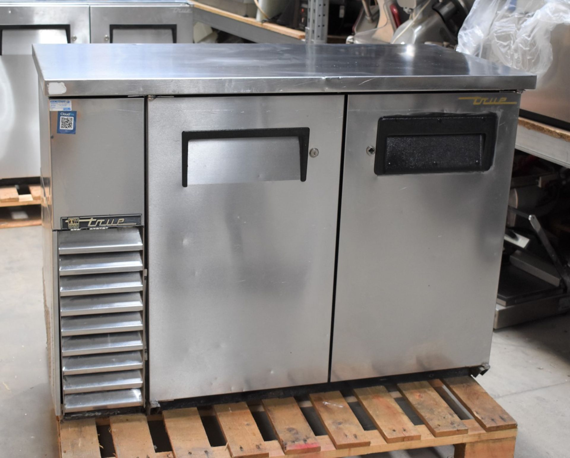 1 x True Back Bar Bottle Cooler With Solid Stainless Steel Doors and Counter Top - Model TBB-24-48-S - Image 3 of 11