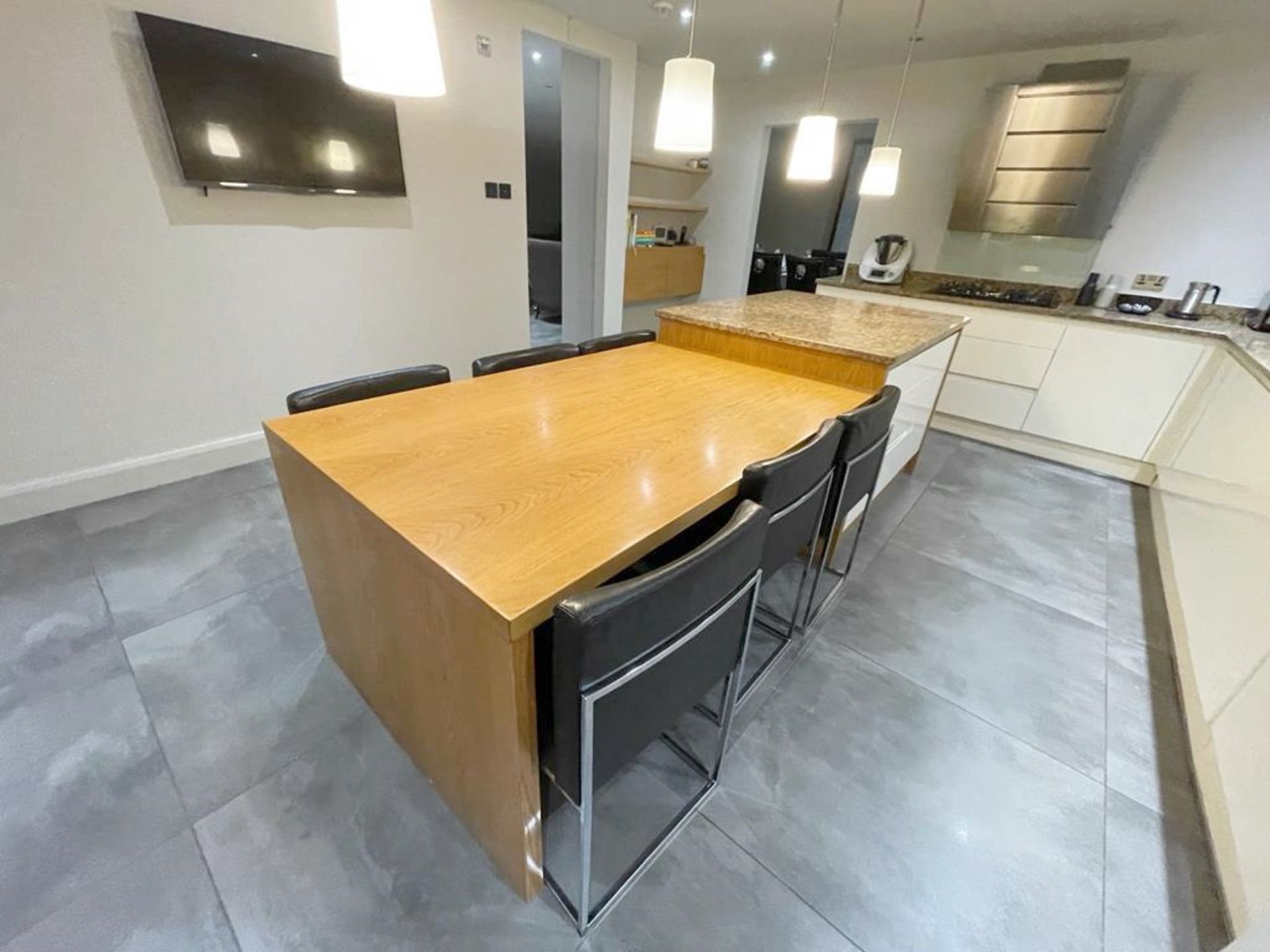 1 x Stunning PARAPAN Handleless Fitted Kitchen with Neff Appliances, Granite Worktops & Island - Image 15 of 126