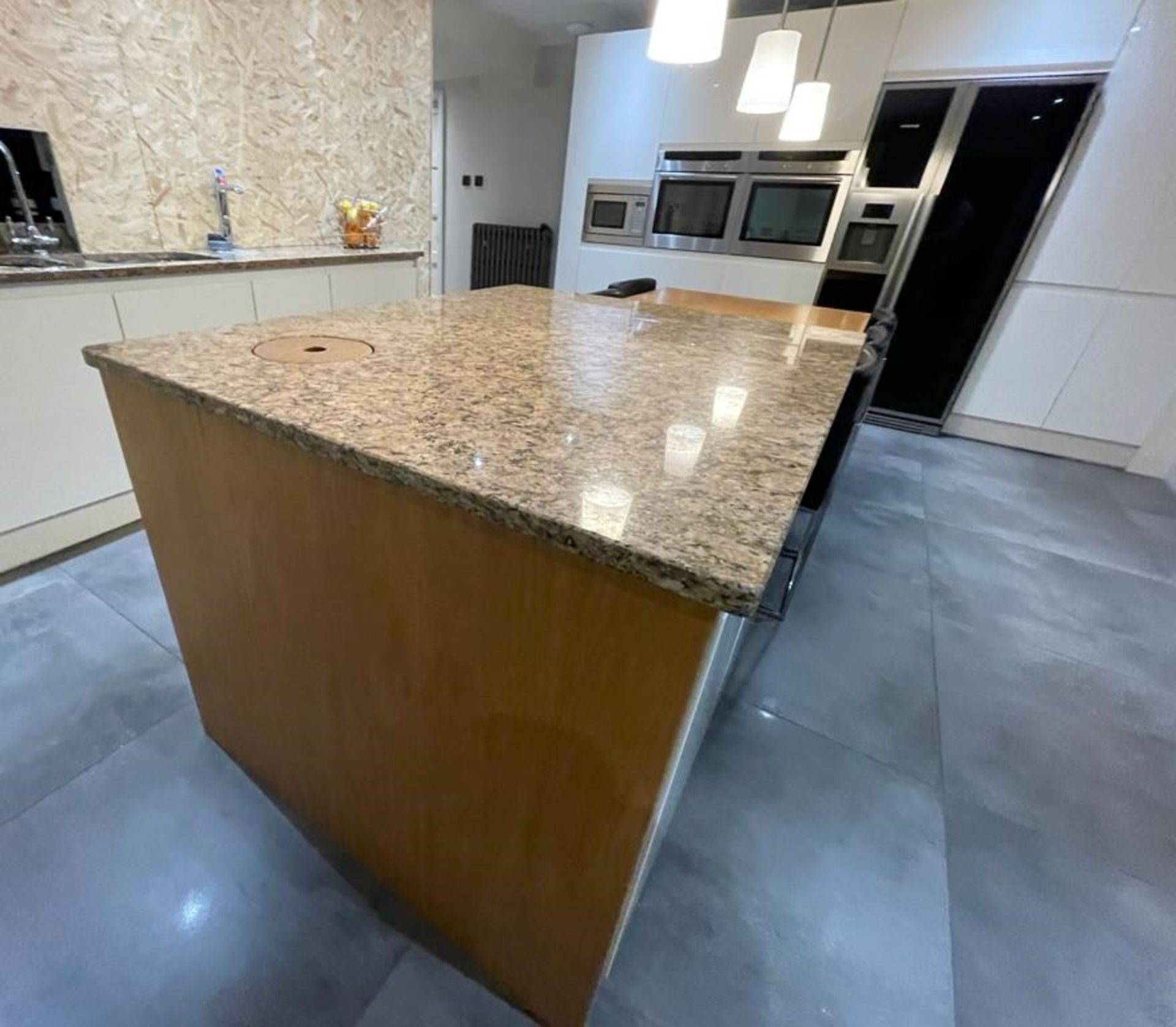 1 x Stunning PARAPAN Handleless Fitted Kitchen with Neff Appliances, Granite Worktops & Island - Image 25 of 126