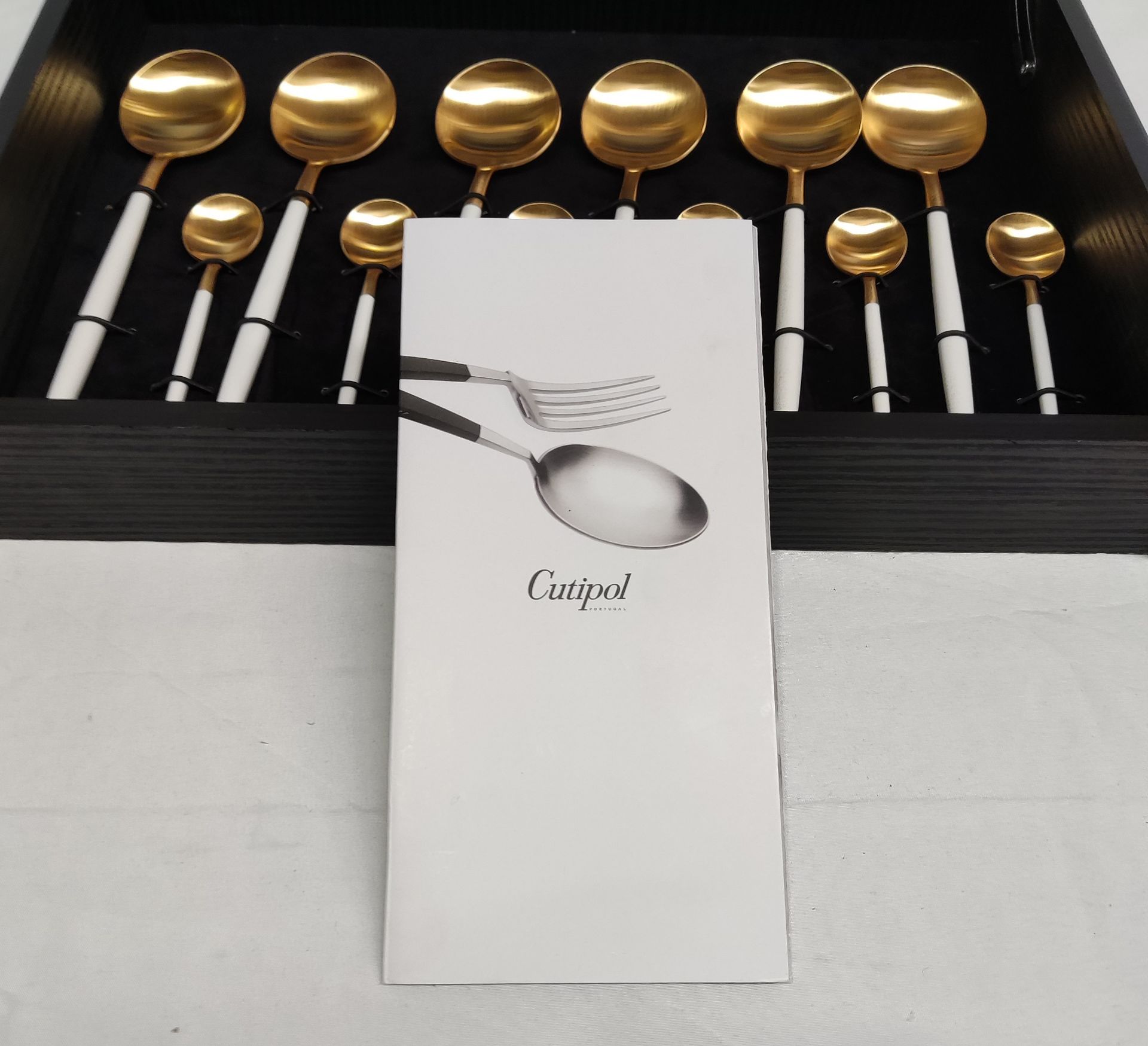 1 x CUTIPOL 'Goa' Luxury 24-Piece White/Gold Cutlery Set - New/Boxed - Original RRP £499.00 - Image 7 of 24