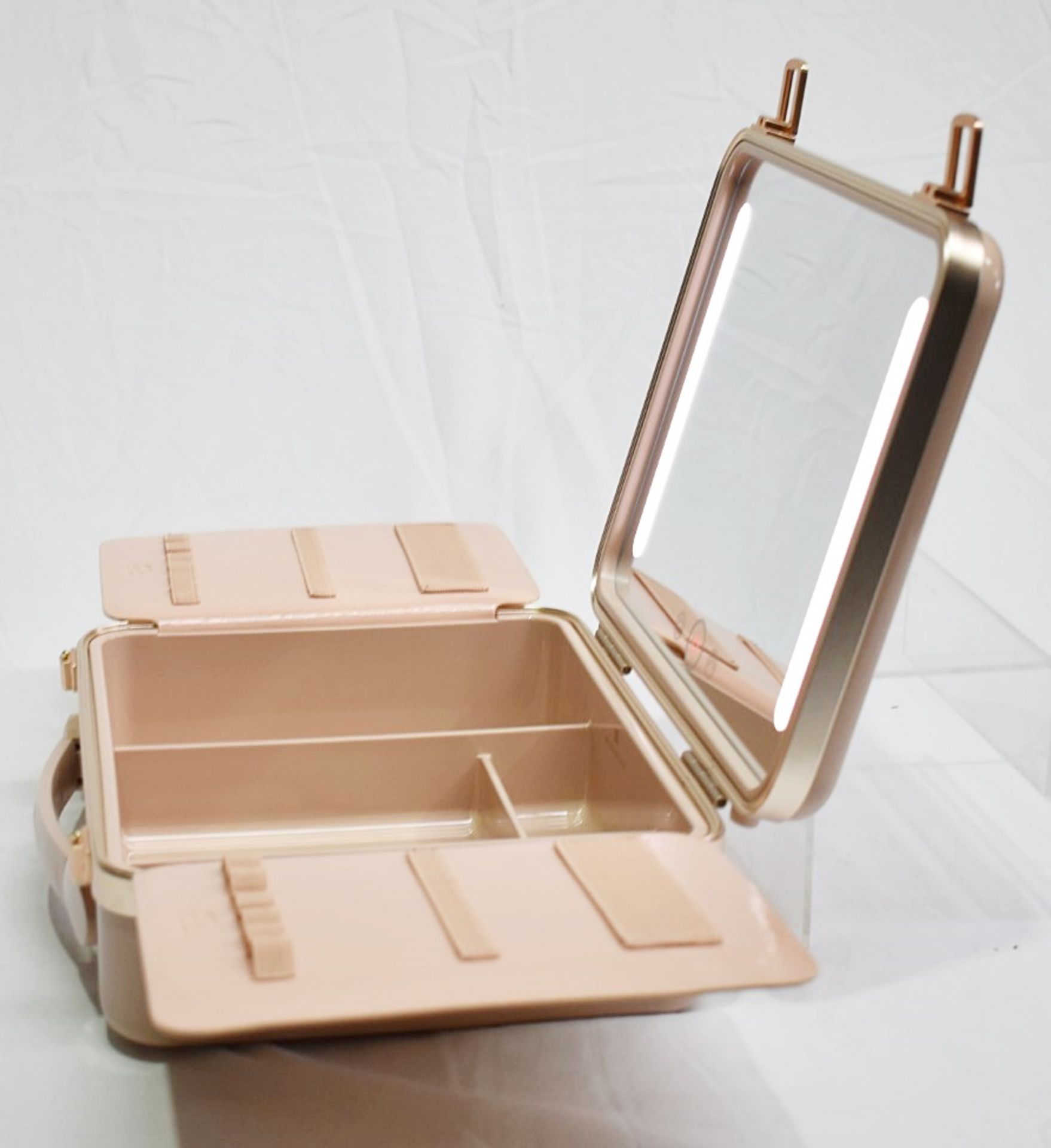 1 x BEAUTIFECT 'Beautifect Box' Make-Up Carry Case With Built-in Illuminated Mirror - RRP £279.00 - Image 4 of 12