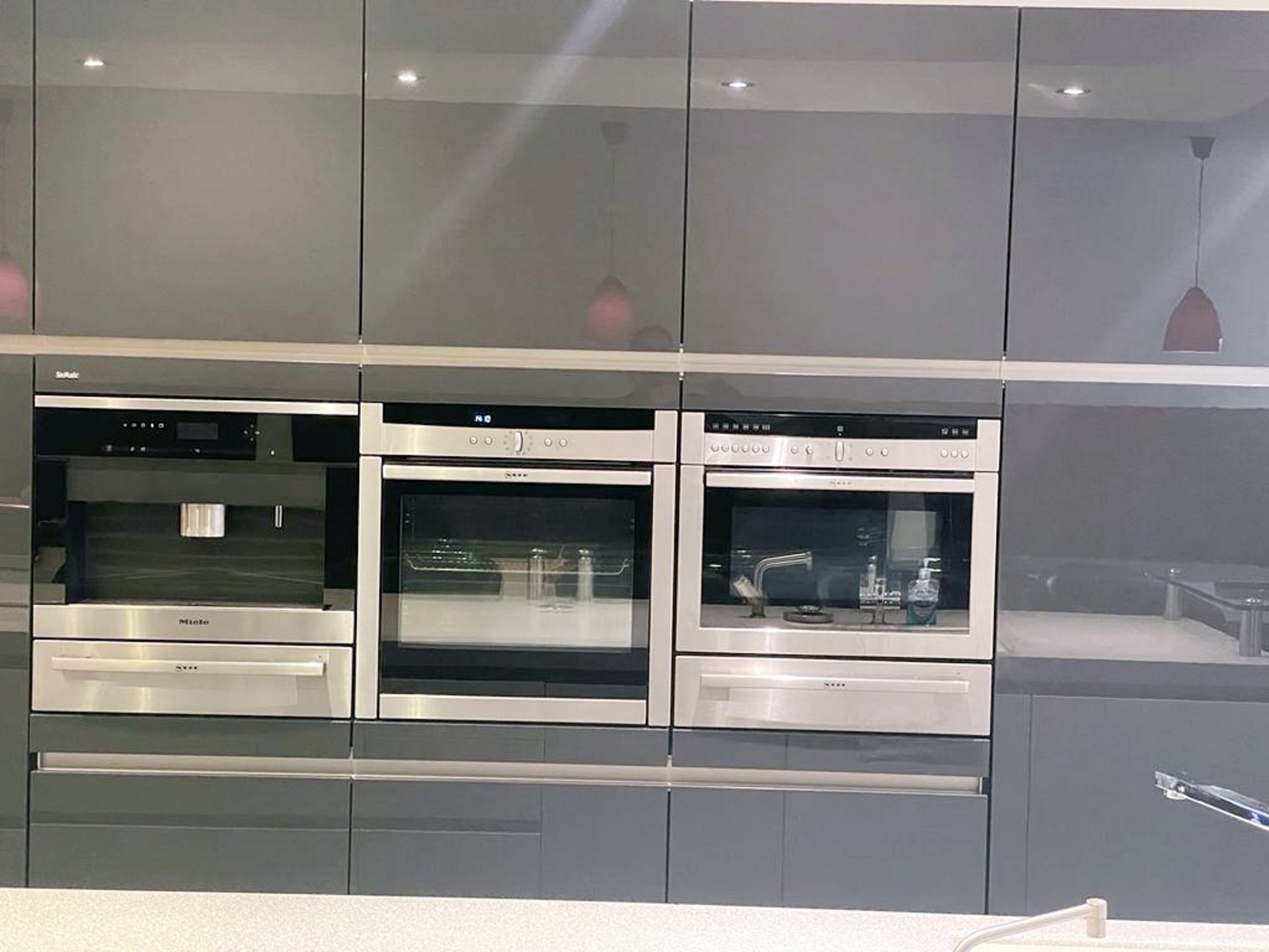 1 x SIEMATIC Bespoke Handleless Gloss Fitted Kitchen with 3.6m Island, Appliances & Granite Worktops - Image 101 of 117