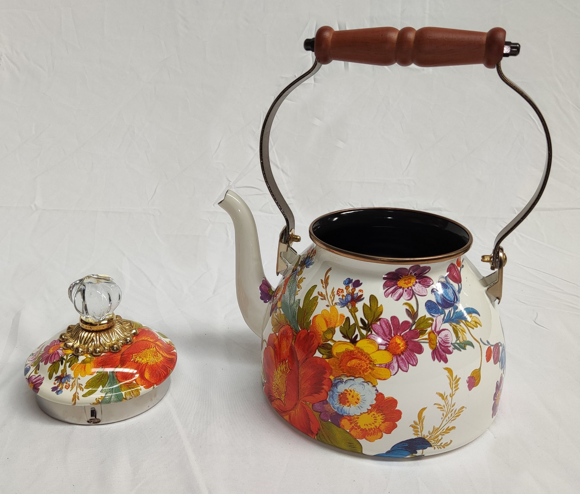 1 x MACKENZIE CHILDS Flower Market 2 Quart Tea Kettle In White - Boxed - Original RRP £180 - Ref: - Image 13 of 14