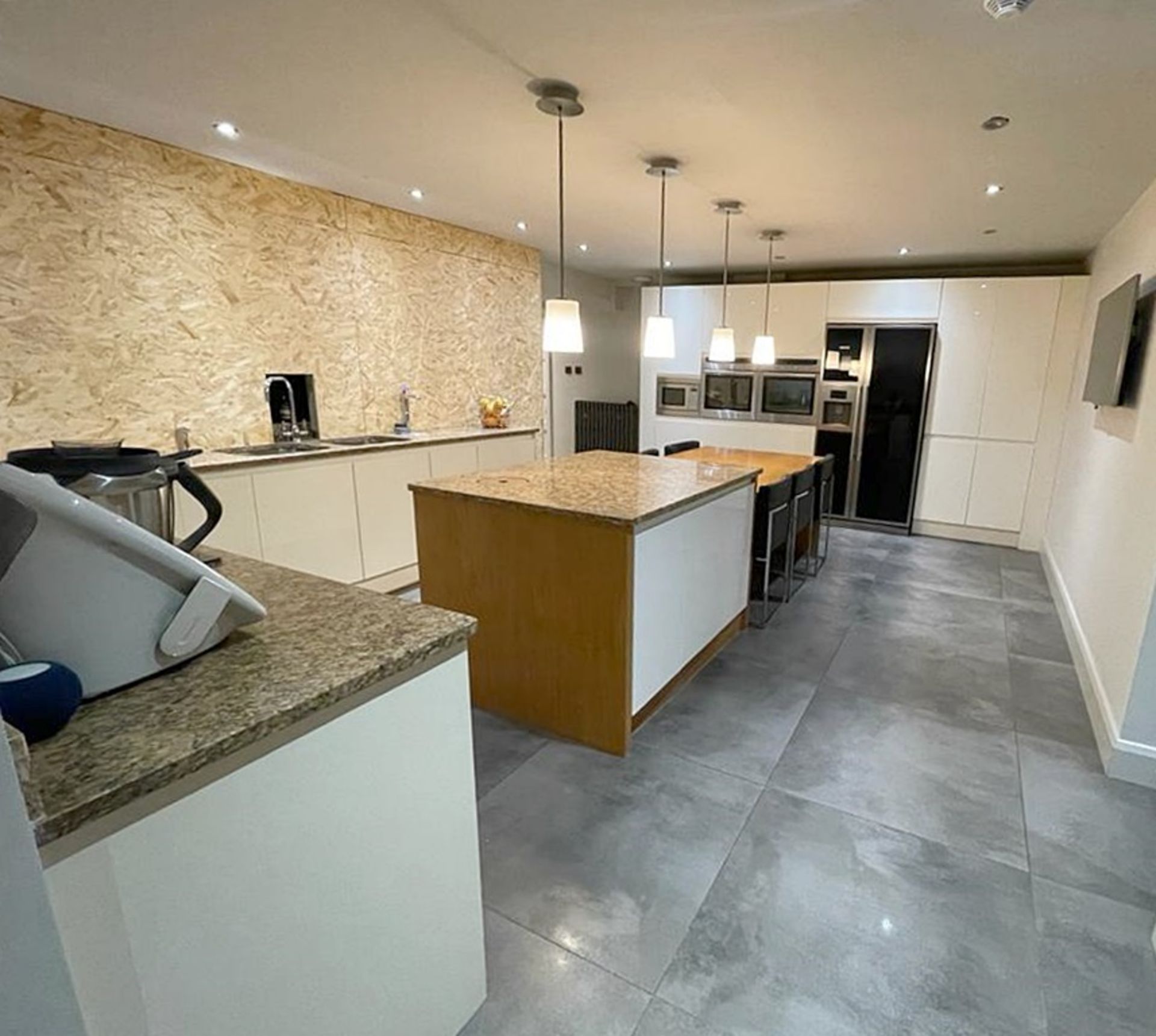 1 x Stunning PARAPAN Handleless Fitted Kitchen with Neff Appliances, Granite Worktops & Island - Image 7 of 126