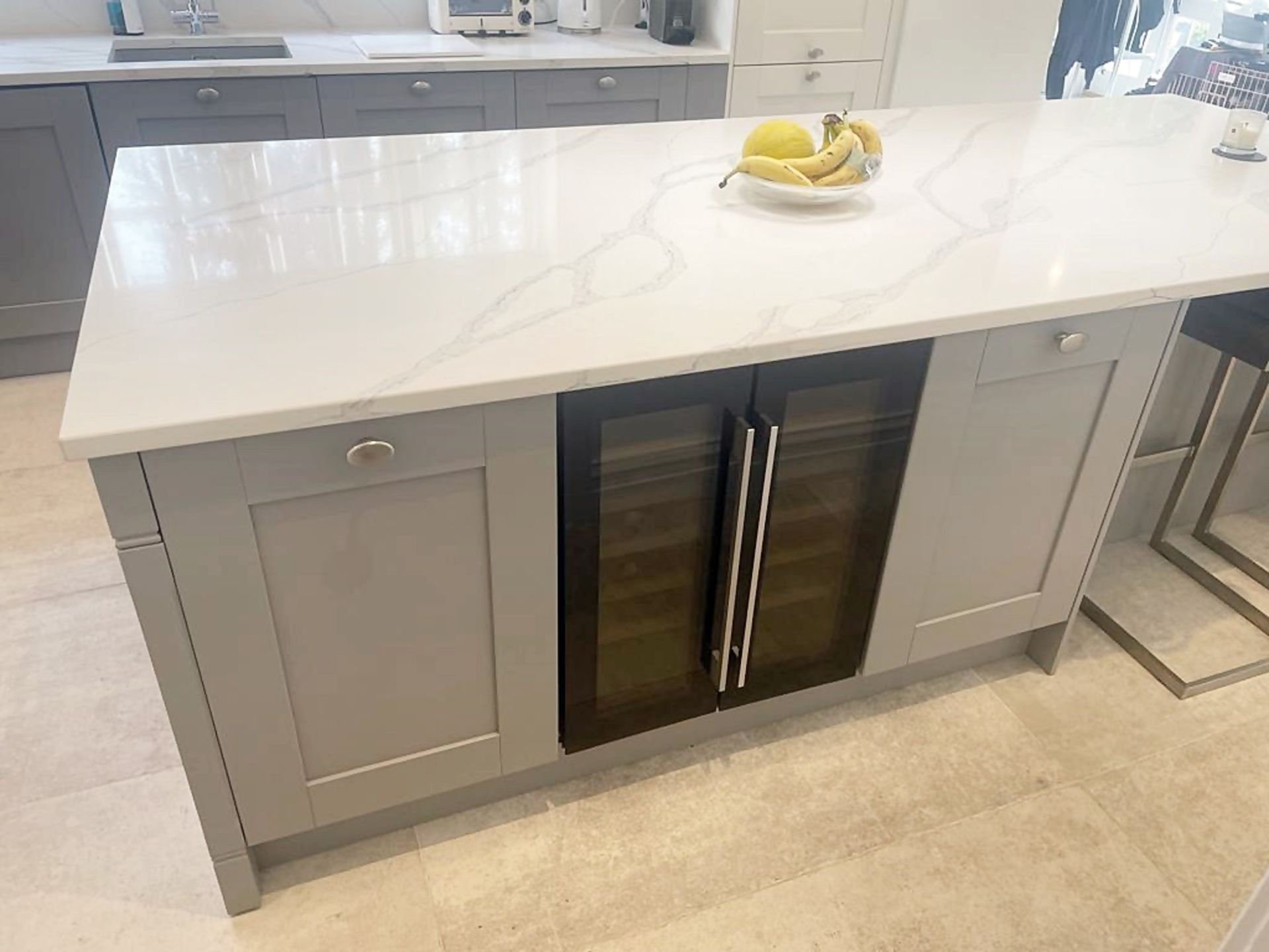 1 x SIEMATIC Bespoke Shaker-style Fitted Kitchen, Utility Room, Appliances & Modern Quartz Surfaces - Image 39 of 153