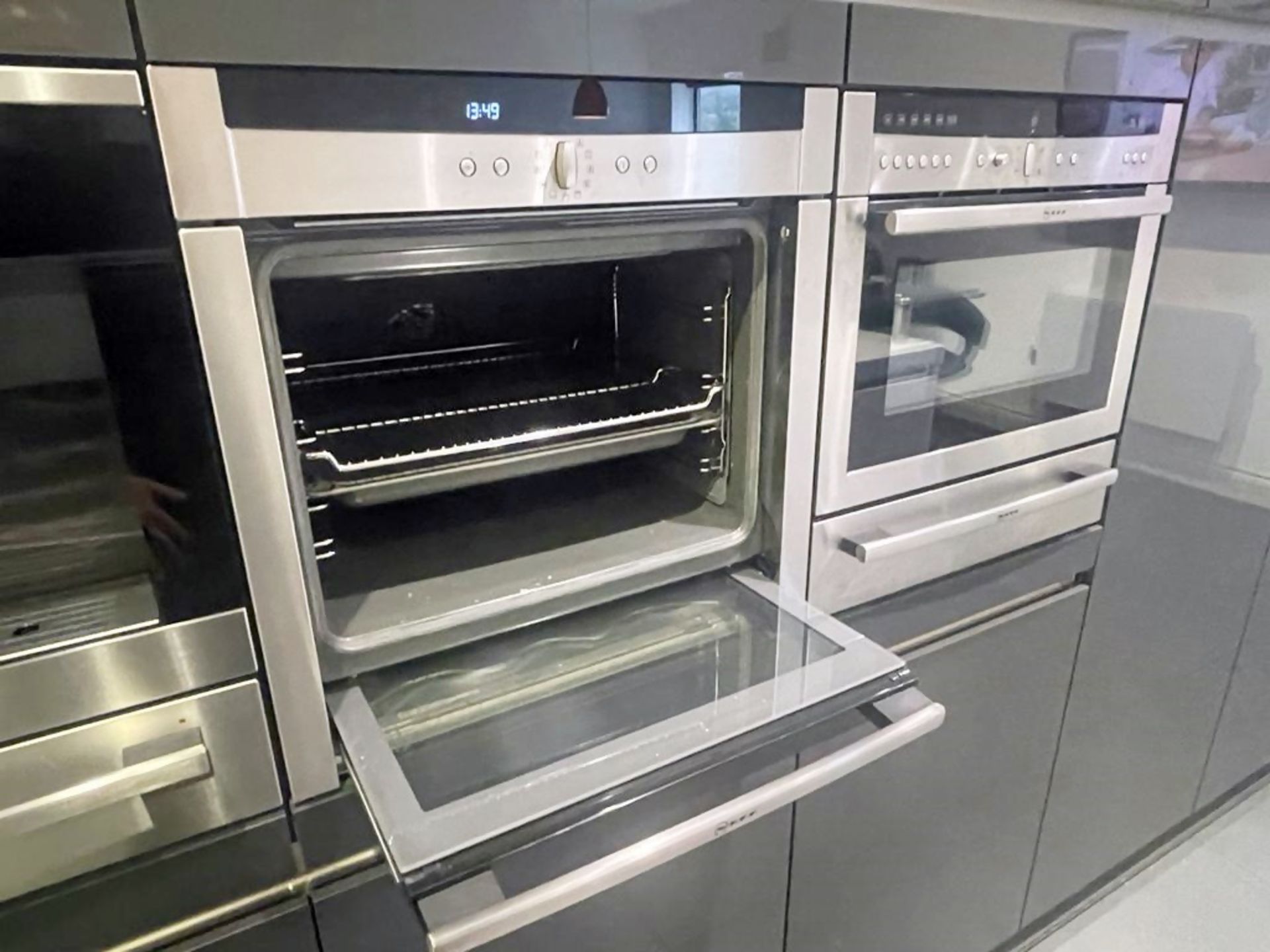 1 x SIEMATIC Bespoke Handleless Gloss Fitted Kitchen with 3.6m Island, Appliances & Granite Worktops - Image 70 of 117