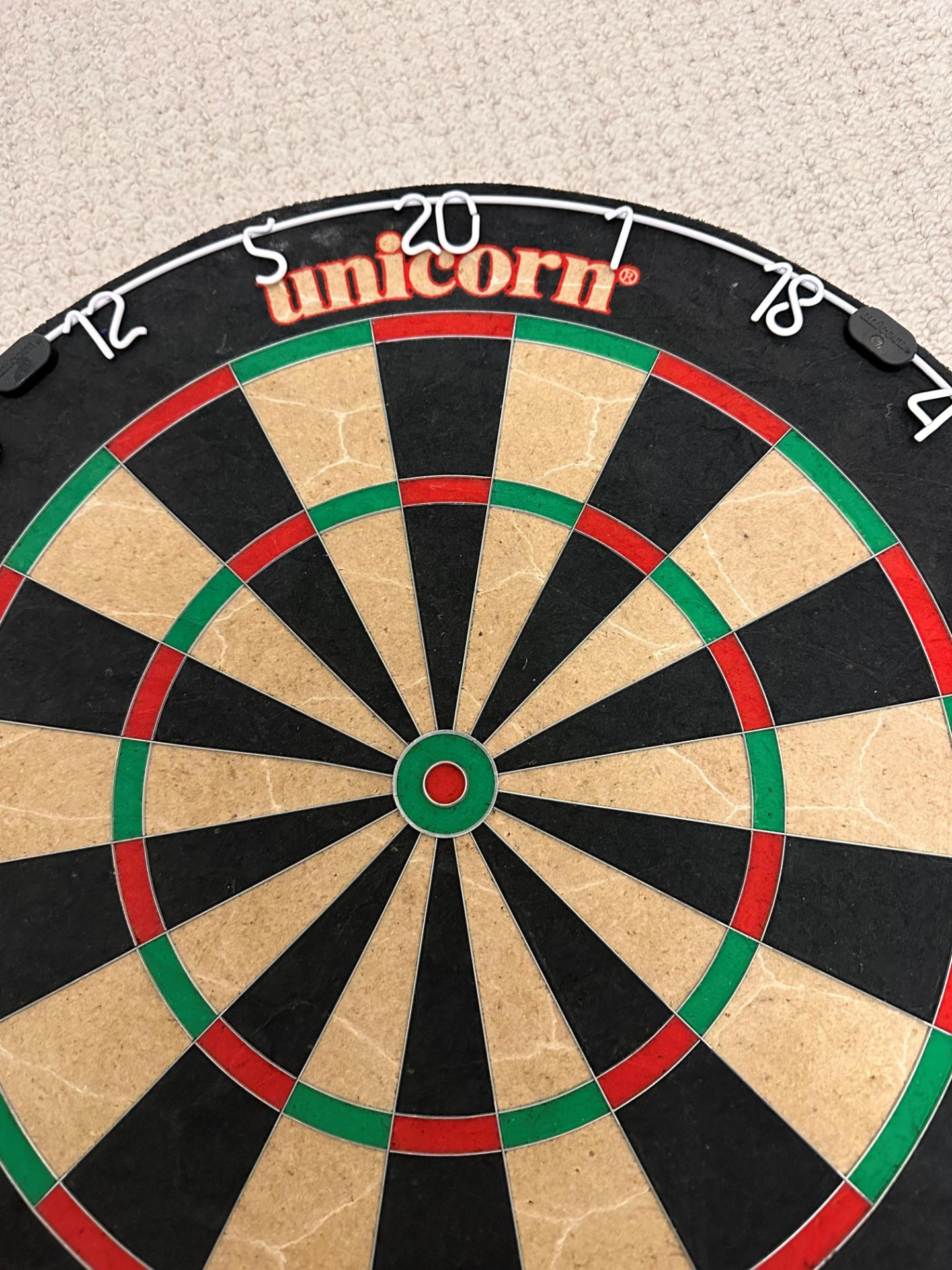 1 x Unicorn Full-sized 48cm Dart Board - Ref: GRG041 / WH2 / BOX - CL870 - Location: Altrincham WA14 - Image 2 of 4