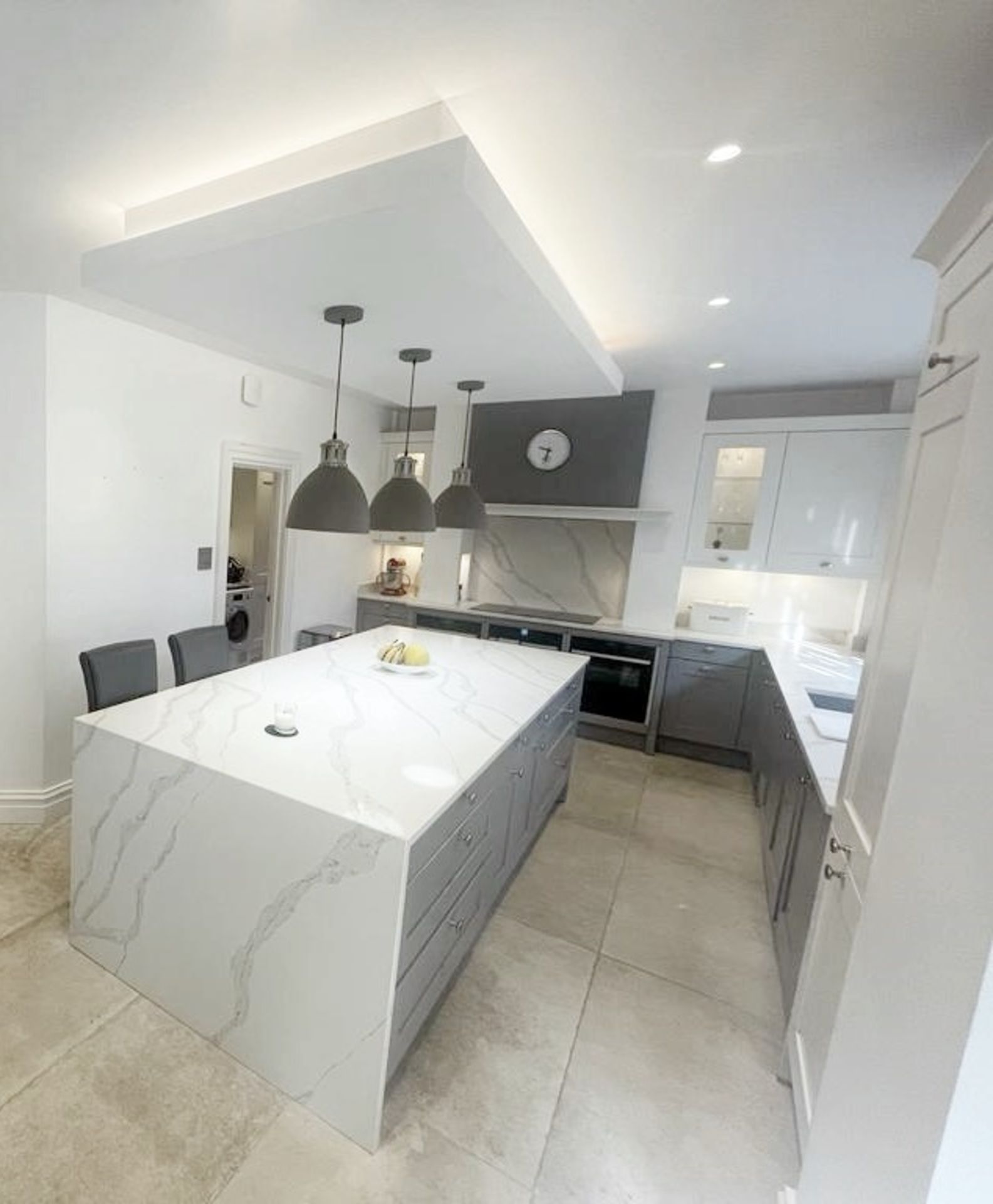 1 x SIEMATIC Bespoke Shaker-style Fitted Kitchen, Utility Room, Appliances & Modern Quartz Surfaces - Image 4 of 153