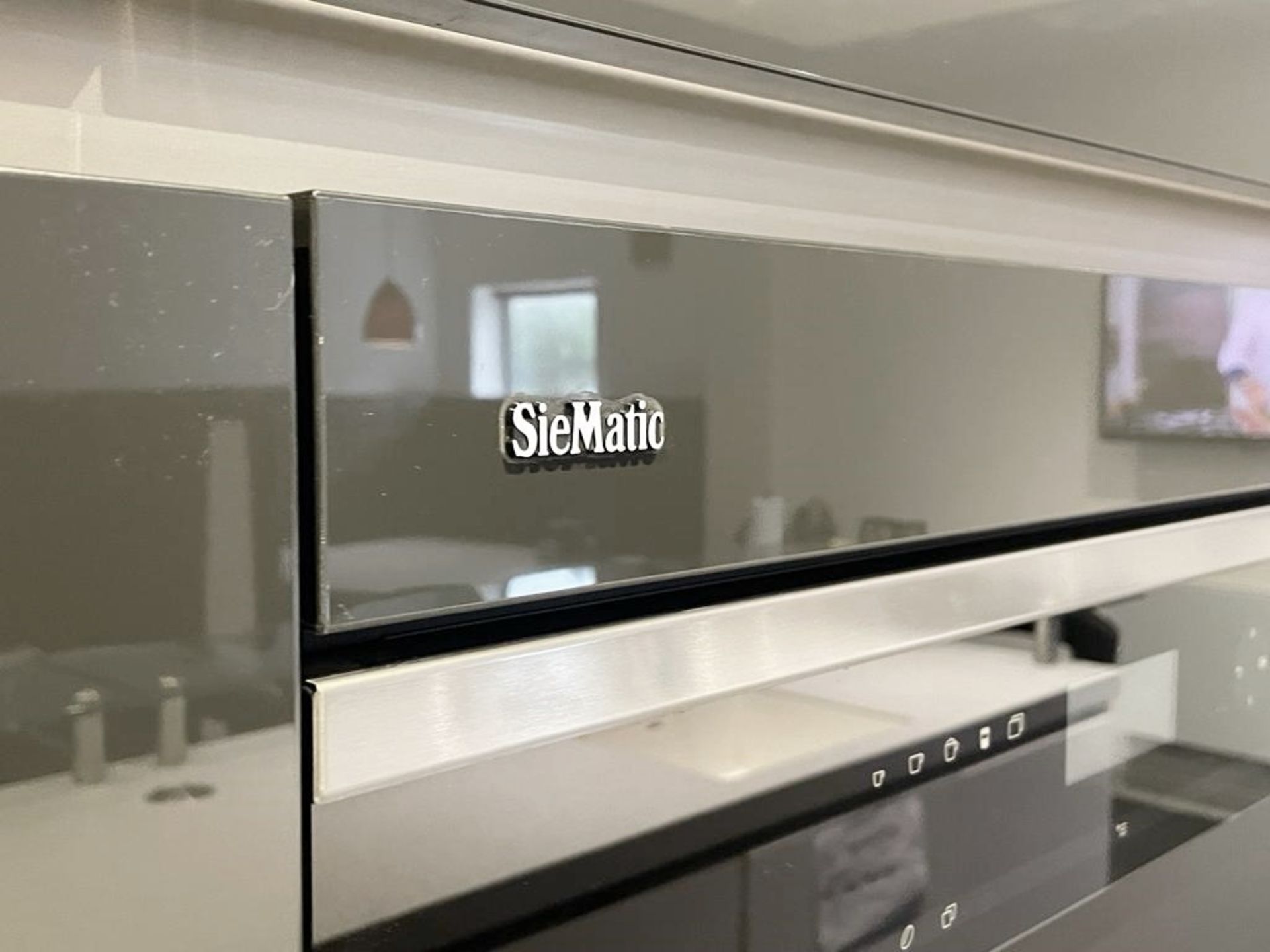 1 x SIEMATIC Bespoke Handleless Gloss Fitted Kitchen with 3.6m Island, Appliances & Granite Worktops - Image 51 of 117