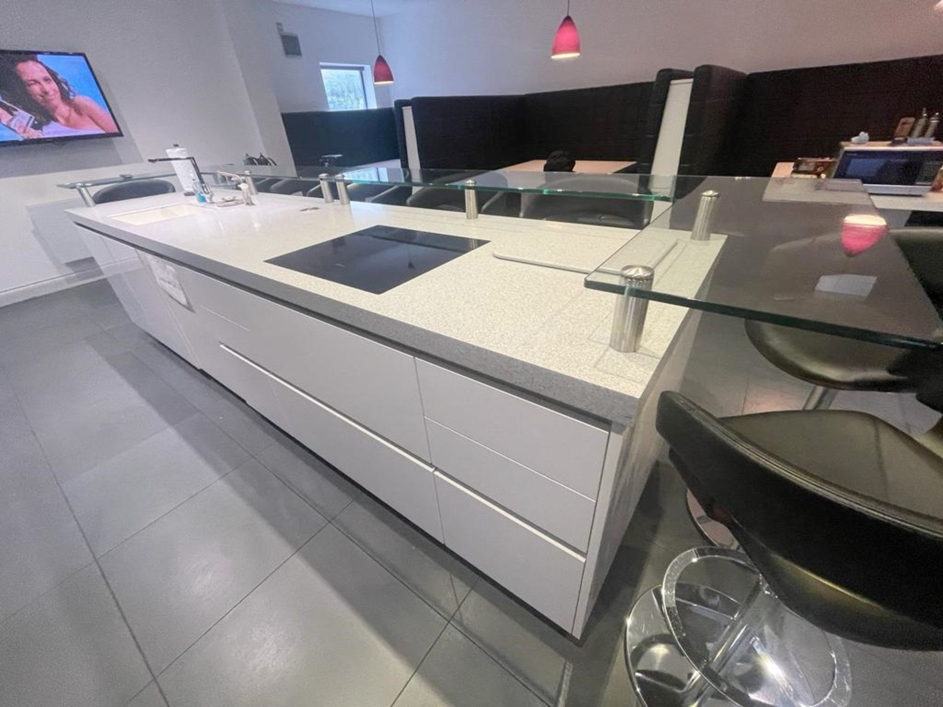 1 x SIEMATIC Bespoke Handleless Gloss Fitted Kitchen with 3.6m Island, Appliances & Granite Worktops - Image 11 of 117