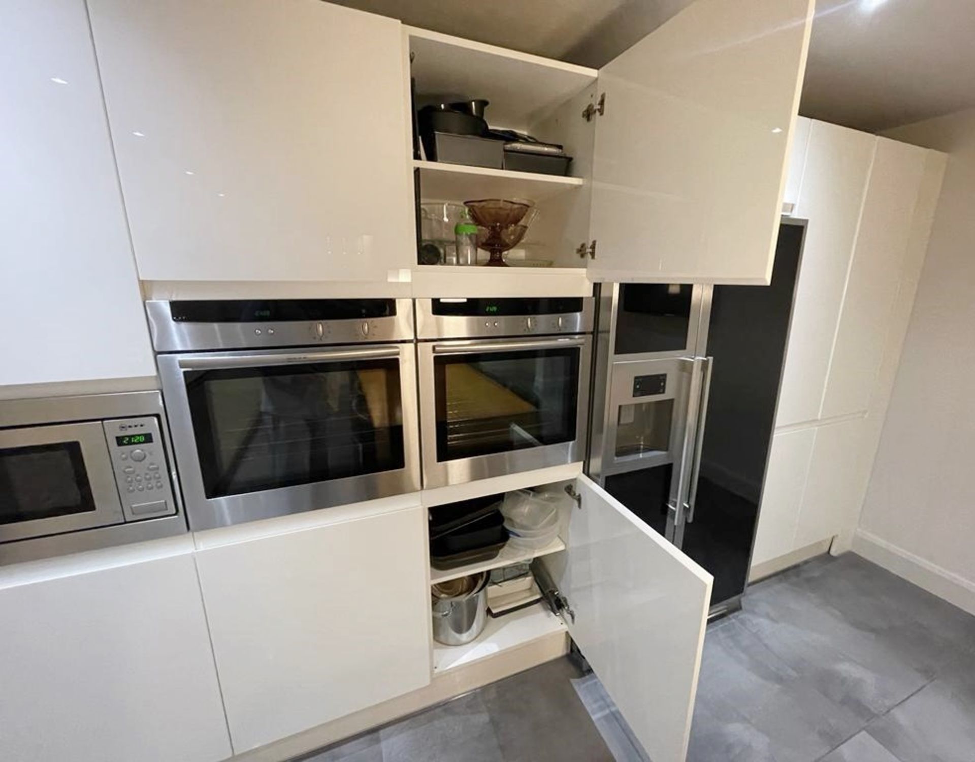 1 x Stunning PARAPAN Handleless Fitted Kitchen with Neff Appliances, Granite Worktops & Island - Image 97 of 126