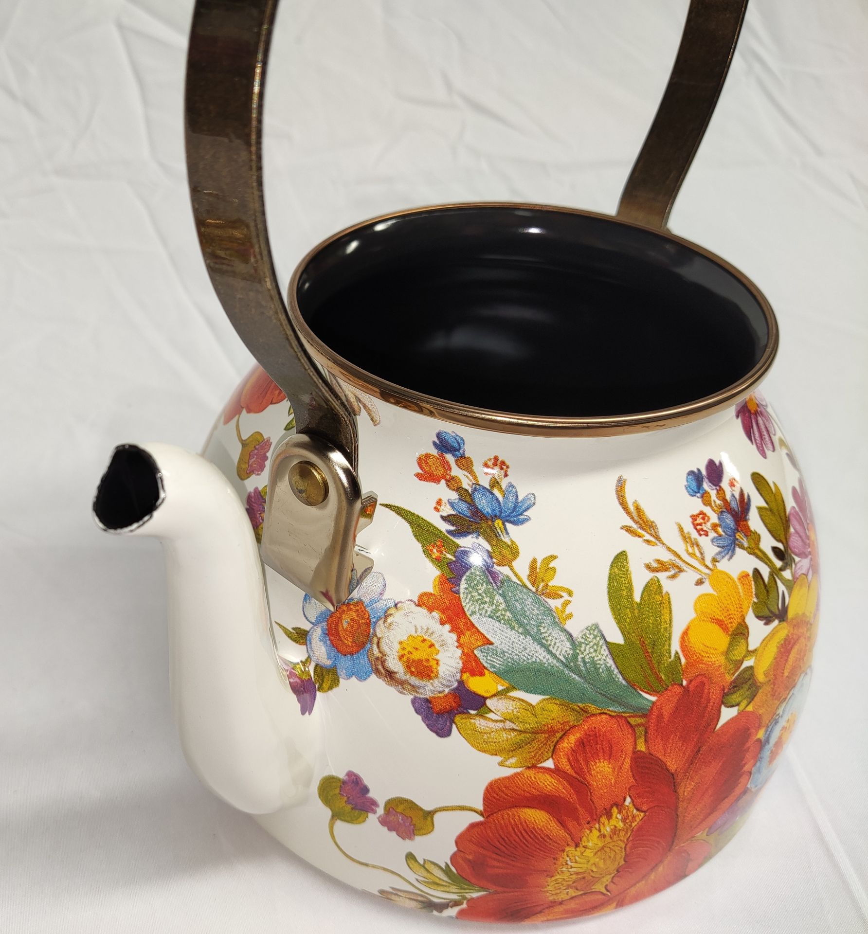 1 x MACKENZIE CHILDS Flower Market 2 Quart Tea Kettle In White - Boxed - Original RRP £180 - Ref: - Image 6 of 14