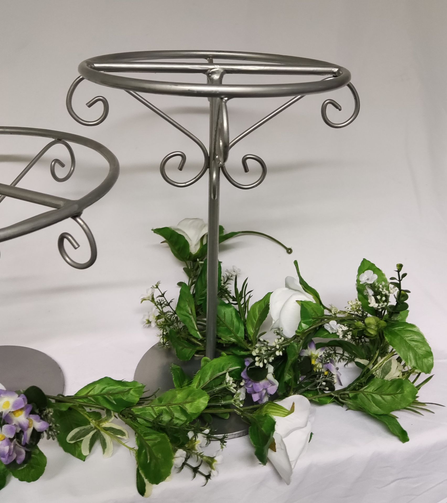 Set of 3 Heavy Duty Metal Commercial Cake Stands - Great For Weddings - CL444 - NO VAT ON THE HAMMER - Image 3 of 11