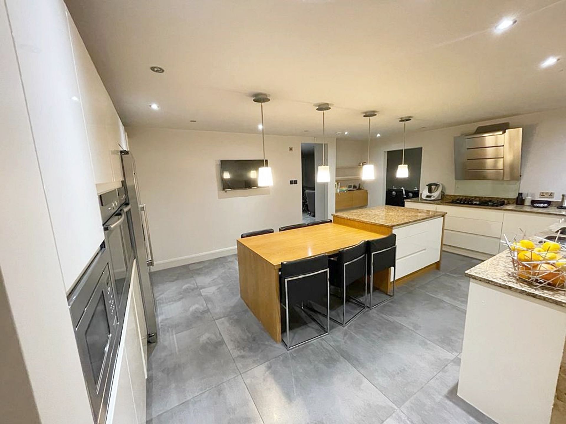 1 x Stunning PARAPAN Handleless Fitted Kitchen with Neff Appliances, Granite Worktops & Island - Image 13 of 126