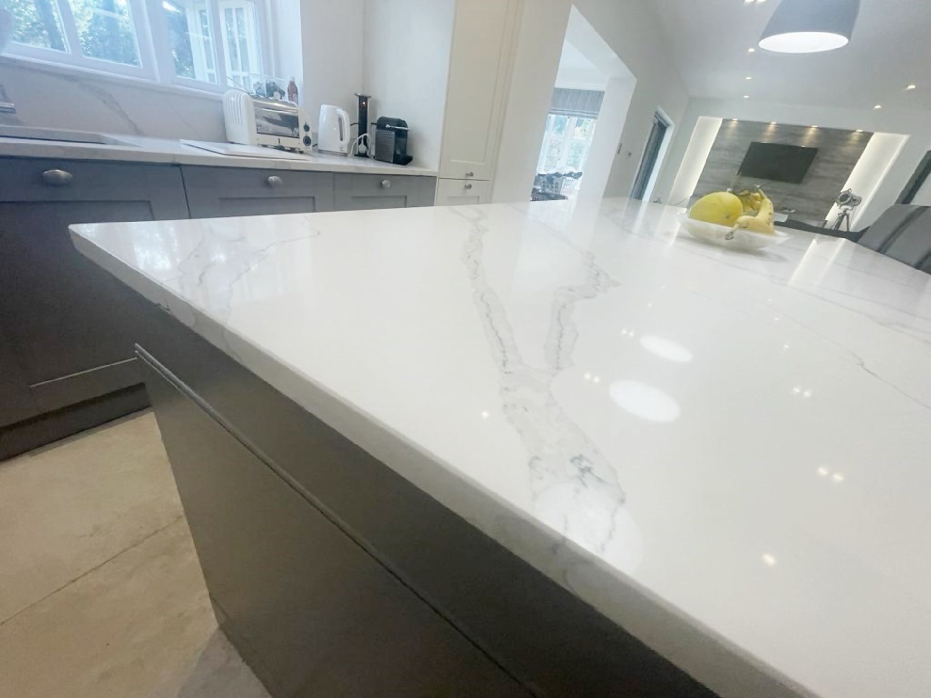 1 x SIEMATIC Bespoke Shaker-style Fitted Kitchen, Utility Room, Appliances & Modern Quartz Surfaces - Image 137 of 153