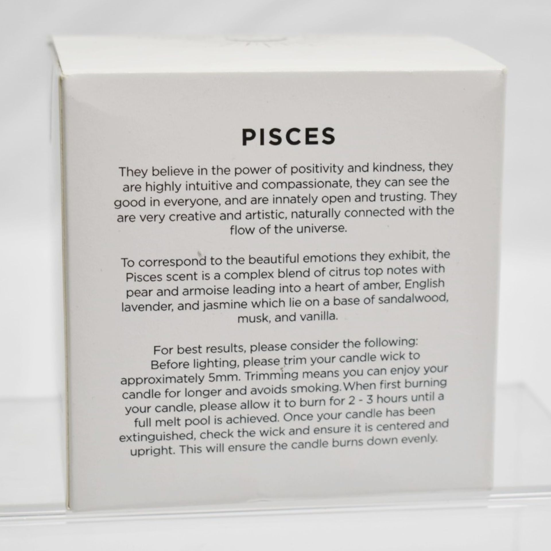 1 x LUNA LONDON Pisces Candle (200g) - Unused Boxed Stock - Image 4 of 4