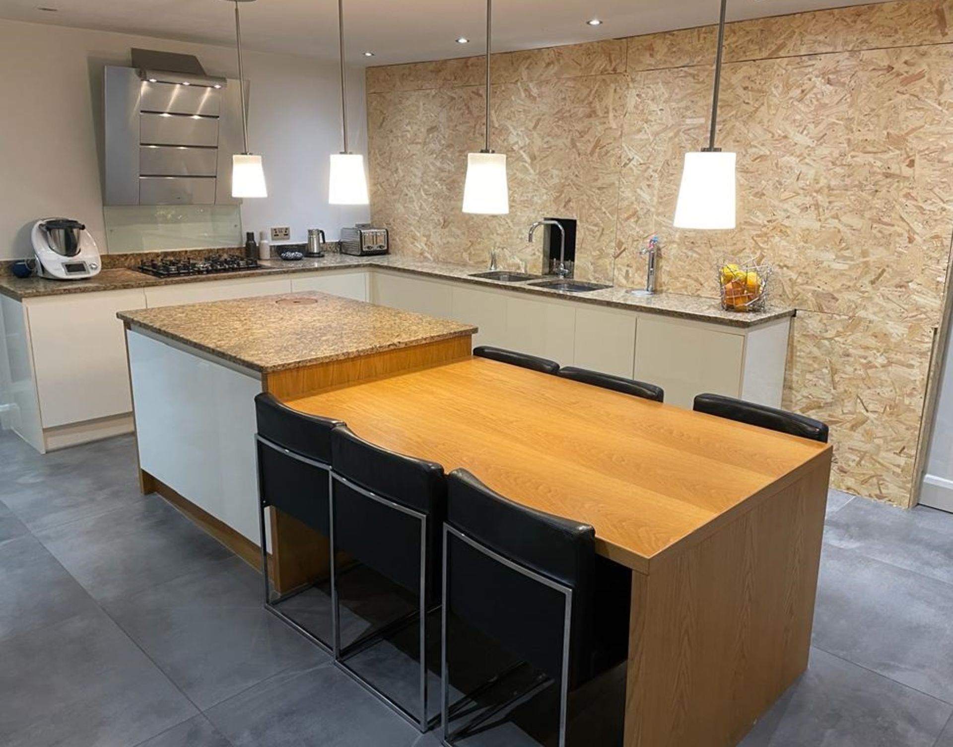 1 x Stunning PARAPAN Handleless Fitted Kitchen with Neff Appliances, Granite Worktops & Island - Image 114 of 126