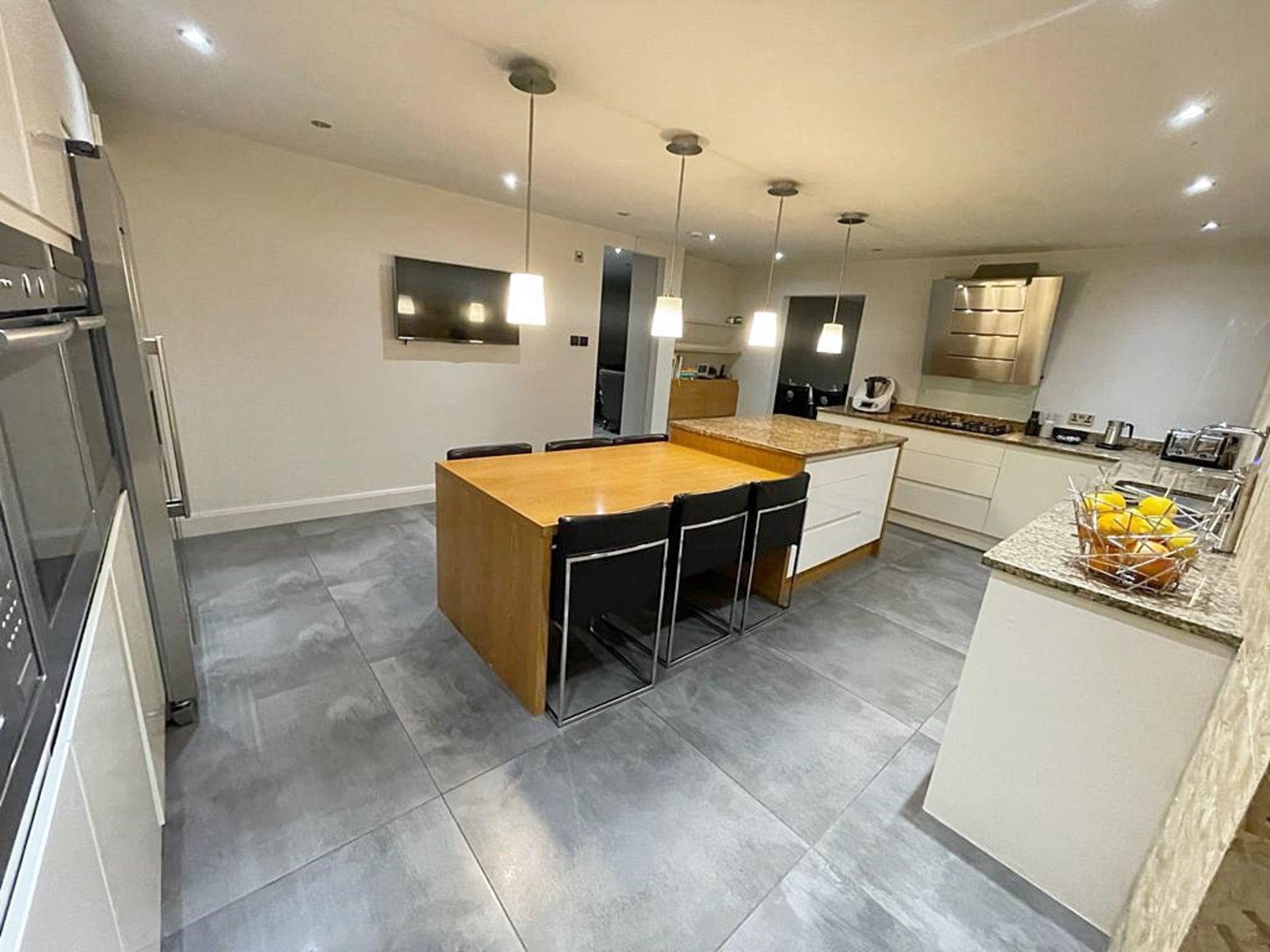 1 x Stunning PARAPAN Handleless Fitted Kitchen with Neff Appliances, Granite Worktops & Island - Image 80 of 126