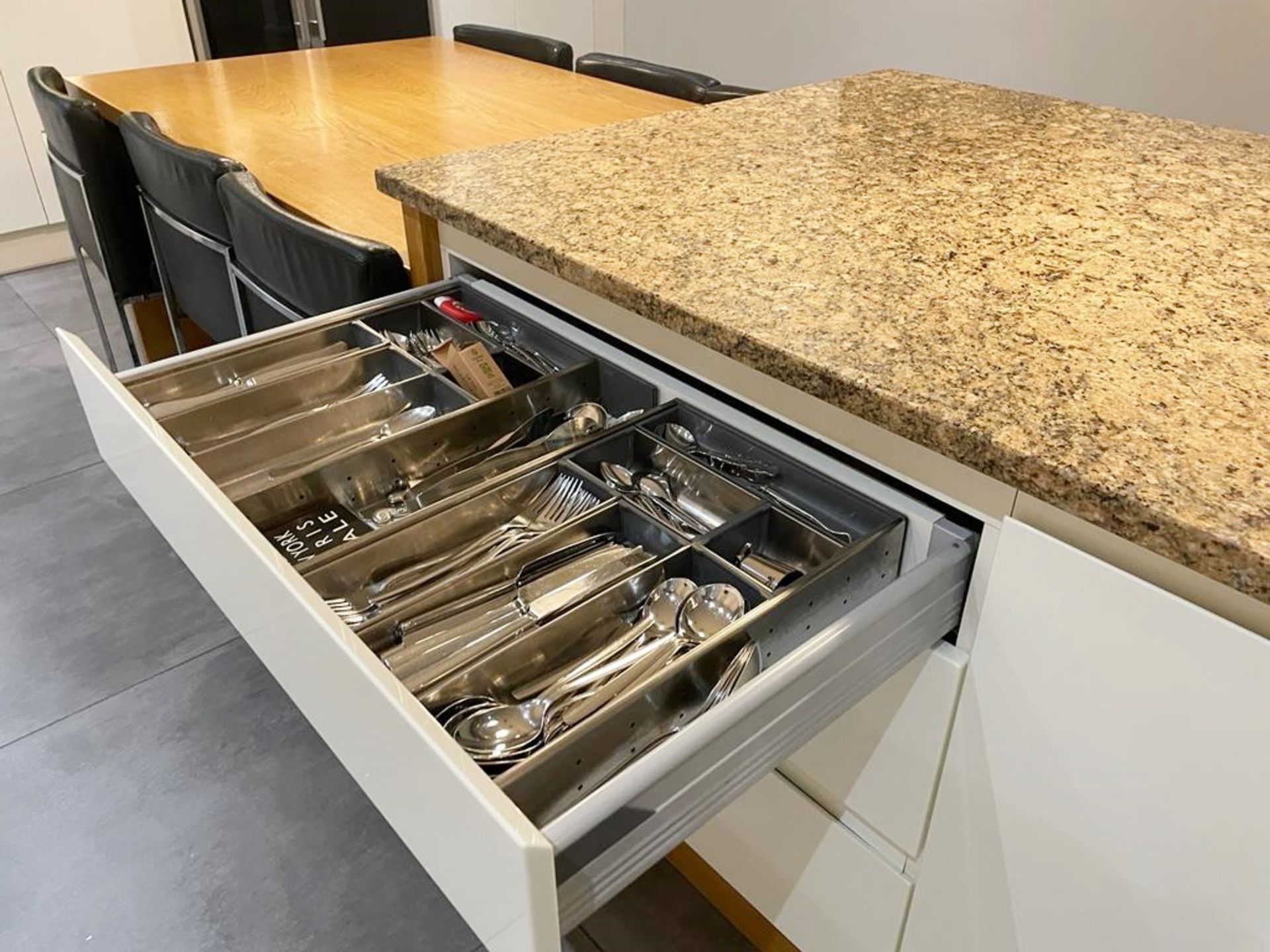 1 x Stunning PARAPAN Handleless Fitted Kitchen with Neff Appliances, Granite Worktops & Island - Image 92 of 126