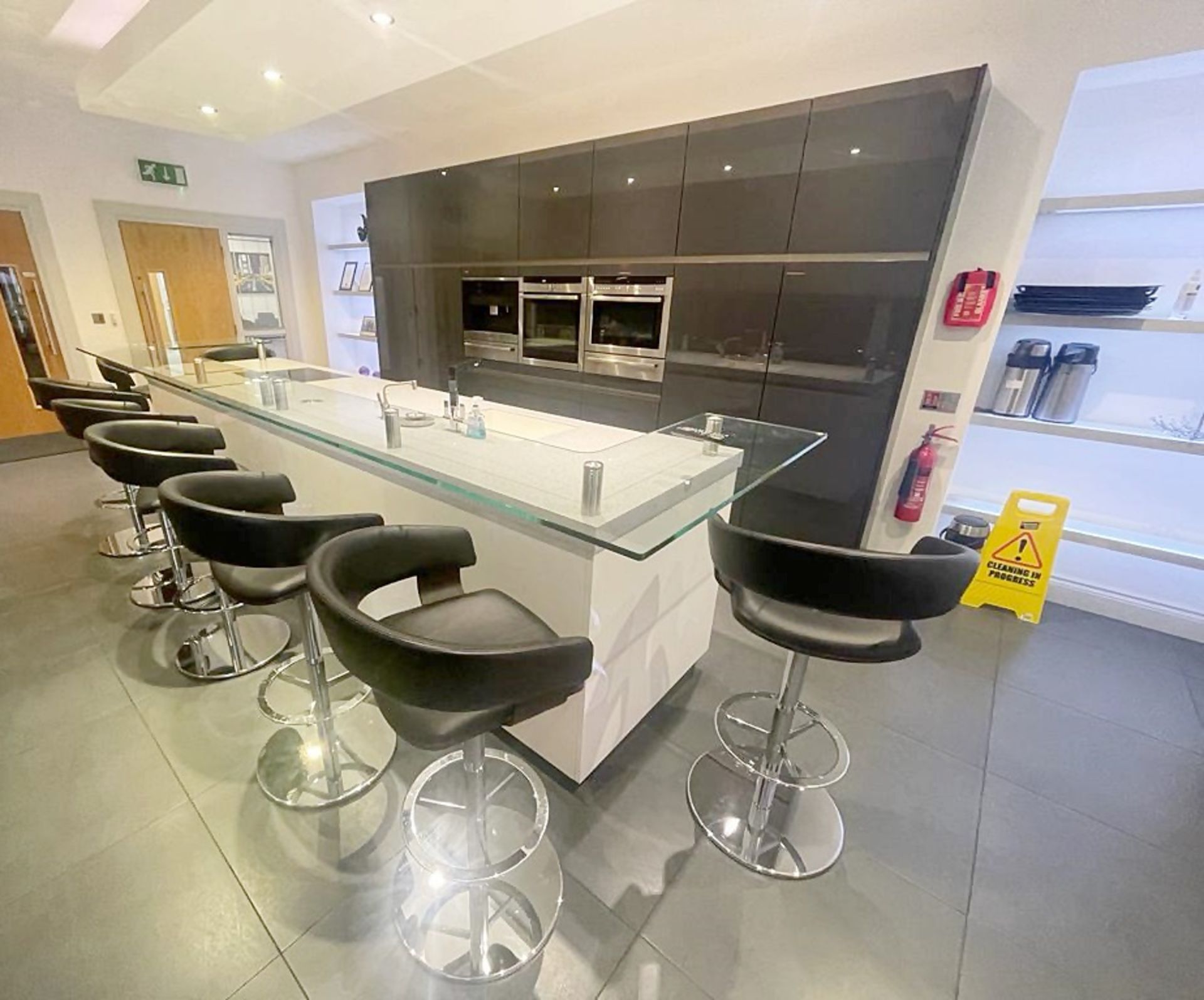 1 x SIEMATIC Bespoke Handleless Gloss Fitted Kitchen with 3.6m Island, Appliances & Granite Worktops - Image 4 of 117