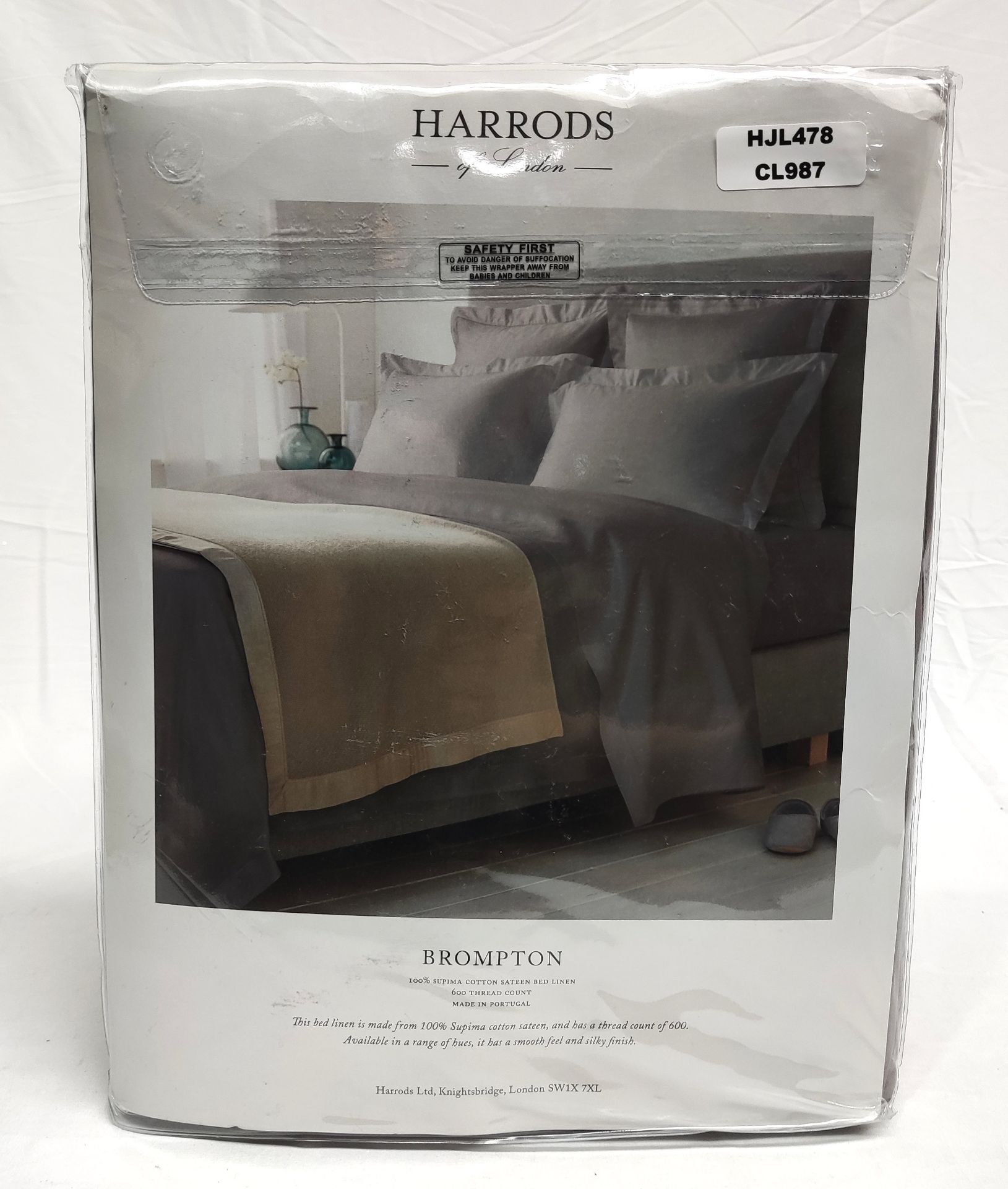 1 x HARRODS OF LONDON Brompton King Flat Sheet (275cm X 275cm) - Grey - Original RRP £279 - Ref: - Image 3 of 11