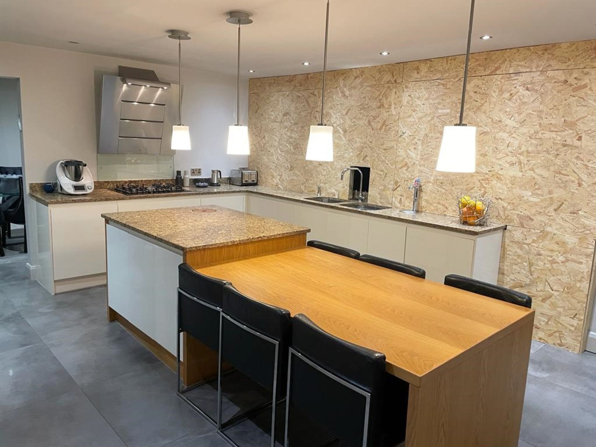 1 x Stunning PARAPAN Handleless Fitted Kitchen with Neff Appliances, Granite Worktops & Island - Image 105 of 126