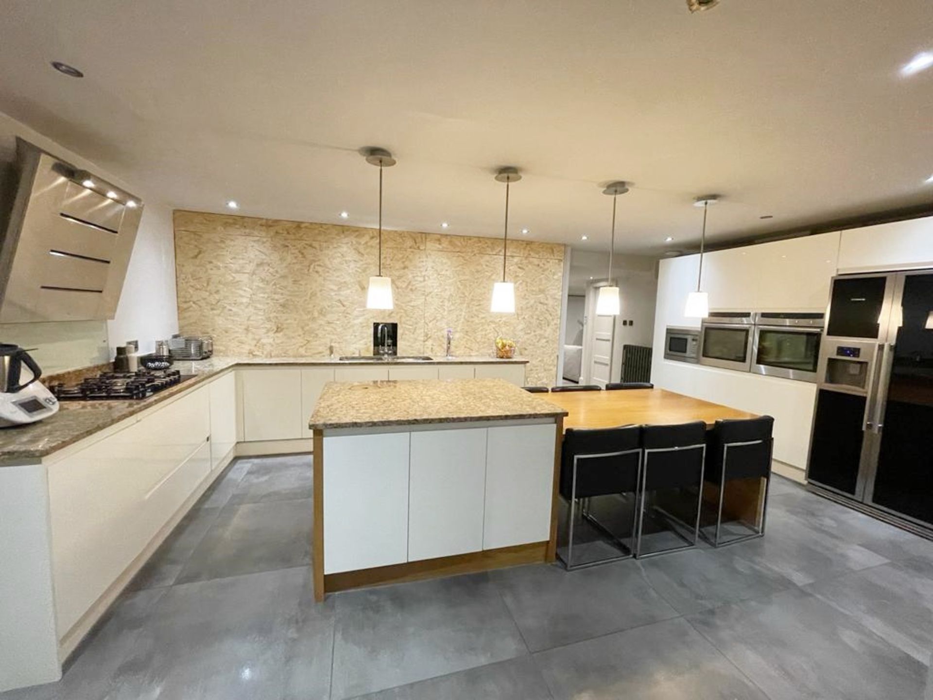 1 x Stunning PARAPAN Handleless Fitted Kitchen with Neff Appliances, Granite Worktops & Island - Image 101 of 126