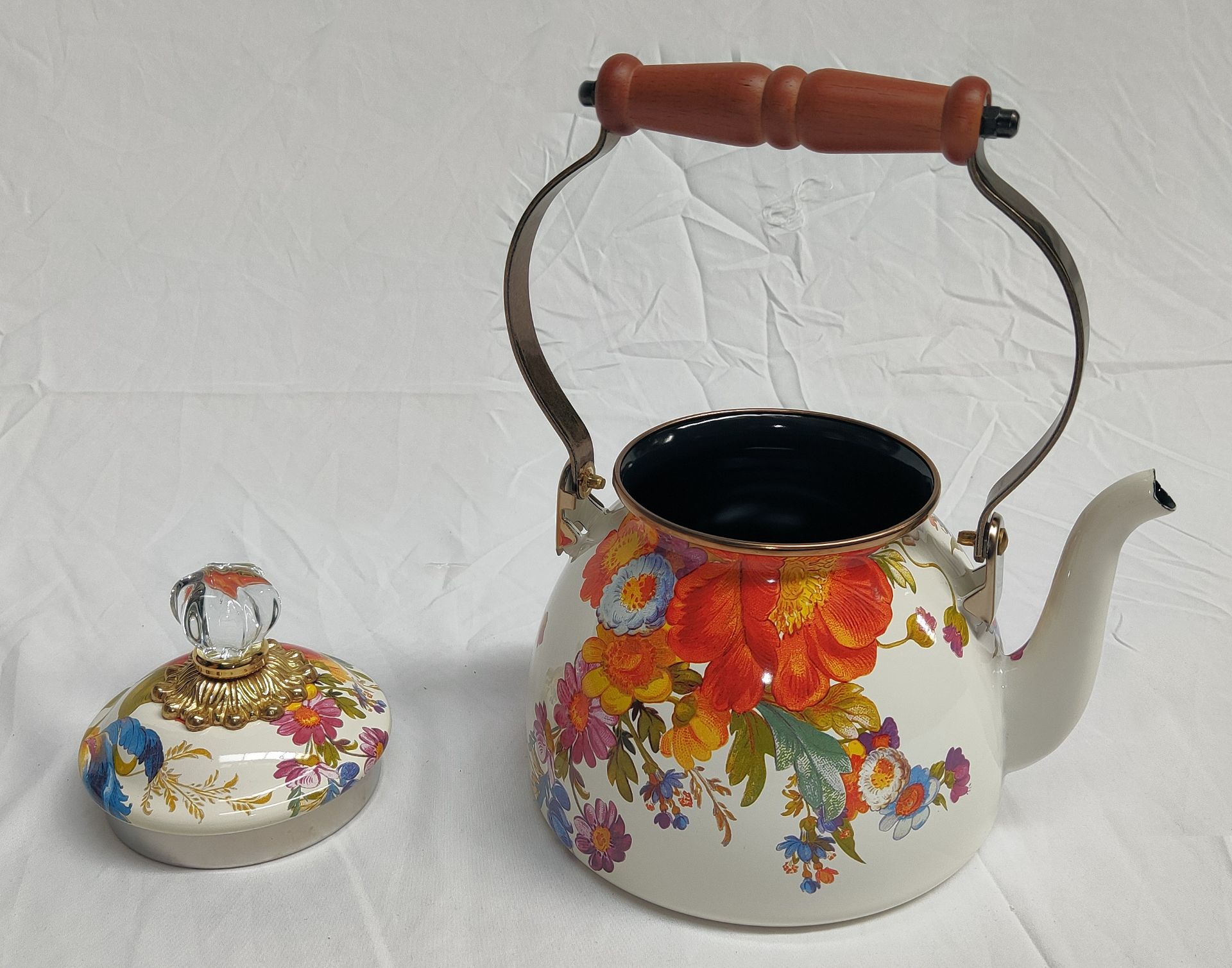 1 x MACKENZIE CHILDS Flower Market 2 Quart Tea Kettle In White - Boxed - Original RRP £180 - Ref: - Image 2 of 14