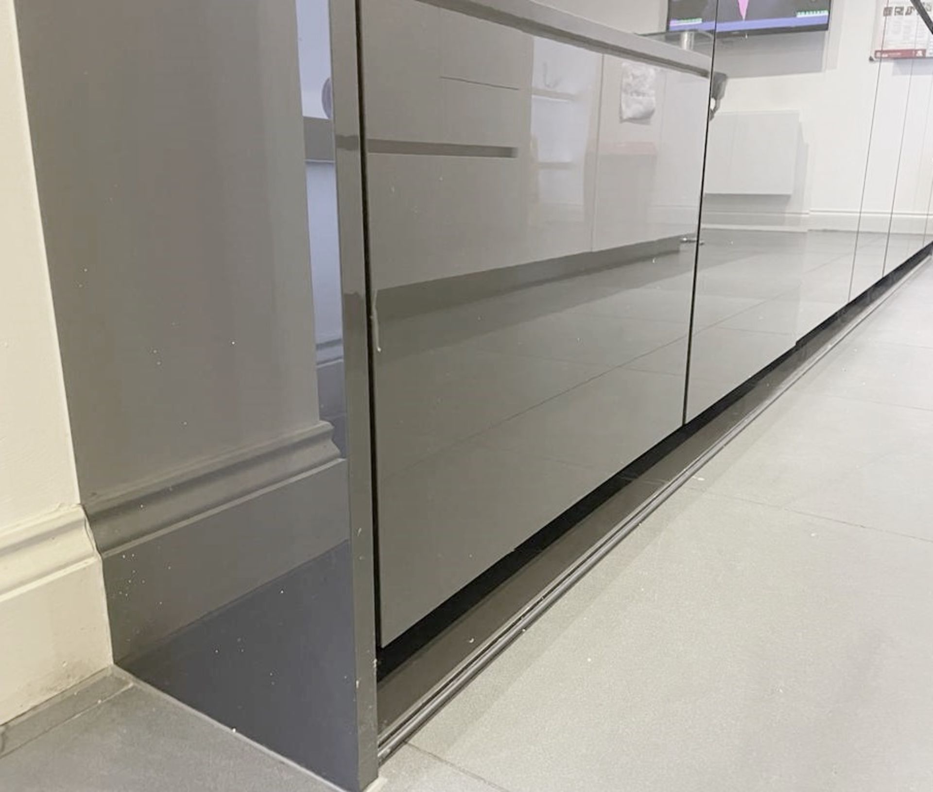 1 x SIEMATIC Bespoke Handleless Gloss Fitted Kitchen with 3.6m Island, Appliances & Granite Worktops - Image 114 of 117