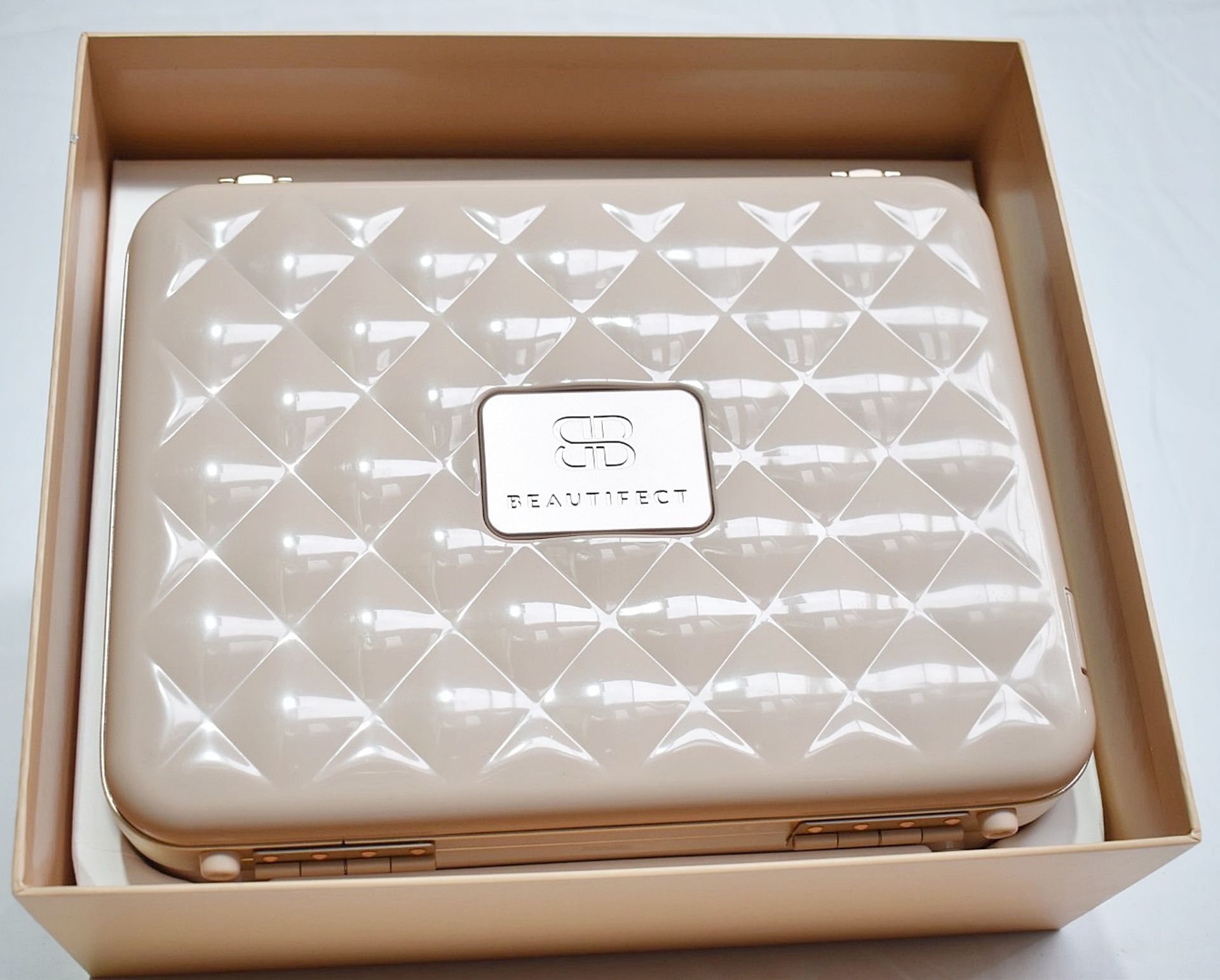 1 x BEAUTIFECT 'Beautifect Box' Make-Up Carry Case With Built-in Illuminated Mirror - RRP £279.00 - Image 8 of 12