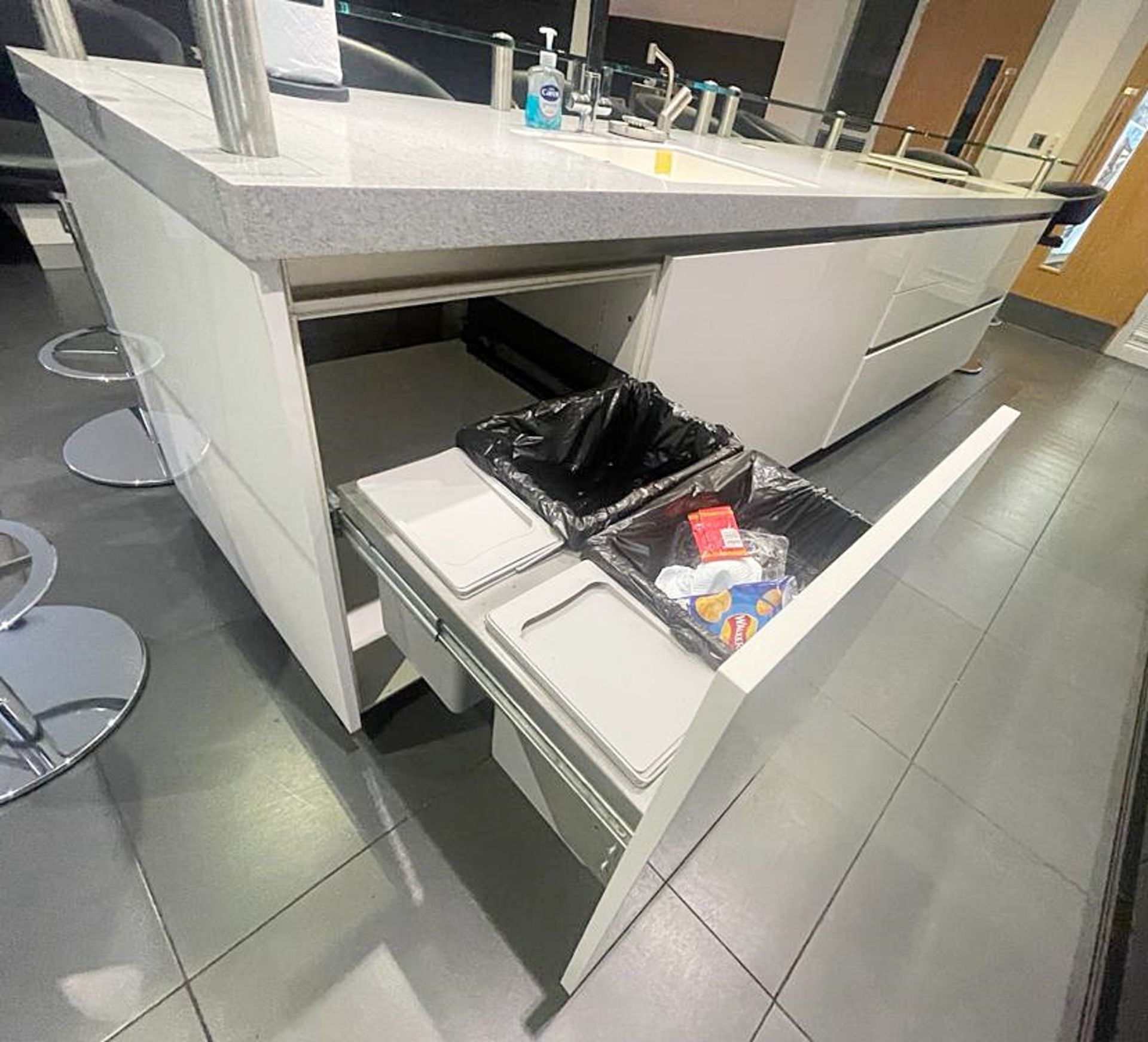 1 x SIEMATIC Bespoke Handleless Gloss Fitted Kitchen with 3.6m Island, Appliances & Granite Worktops - Image 21 of 117