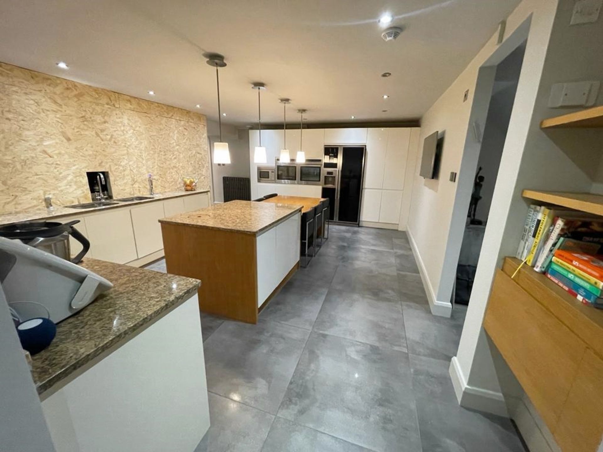 1 x Stunning PARAPAN Handleless Fitted Kitchen with Neff Appliances, Granite Worktops & Island - Image 116 of 126