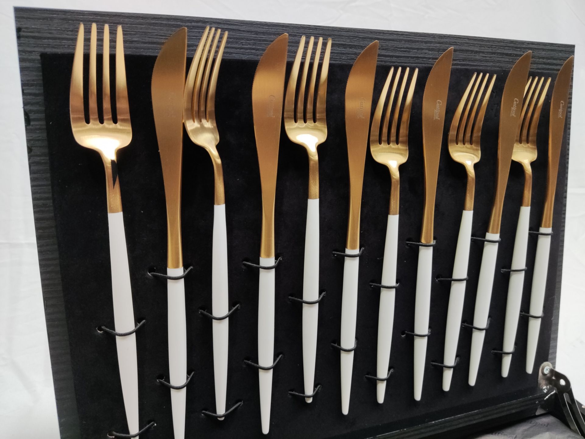 1 x CUTIPOL 'Goa' Luxury 24-Piece White/Gold Cutlery Set - New/Boxed - Original RRP £499.00 - Image 5 of 24