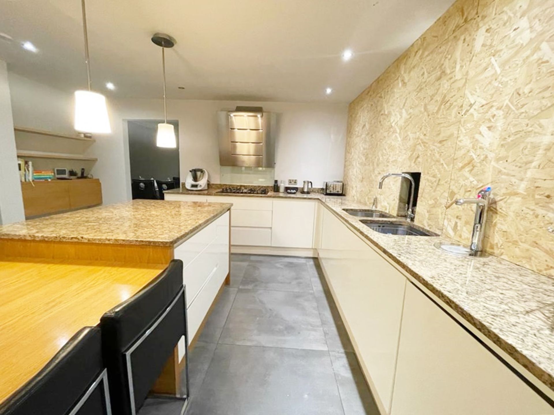 1 x Stunning PARAPAN Handleless Fitted Kitchen with Neff Appliances, Granite Worktops & Island - Image 126 of 126