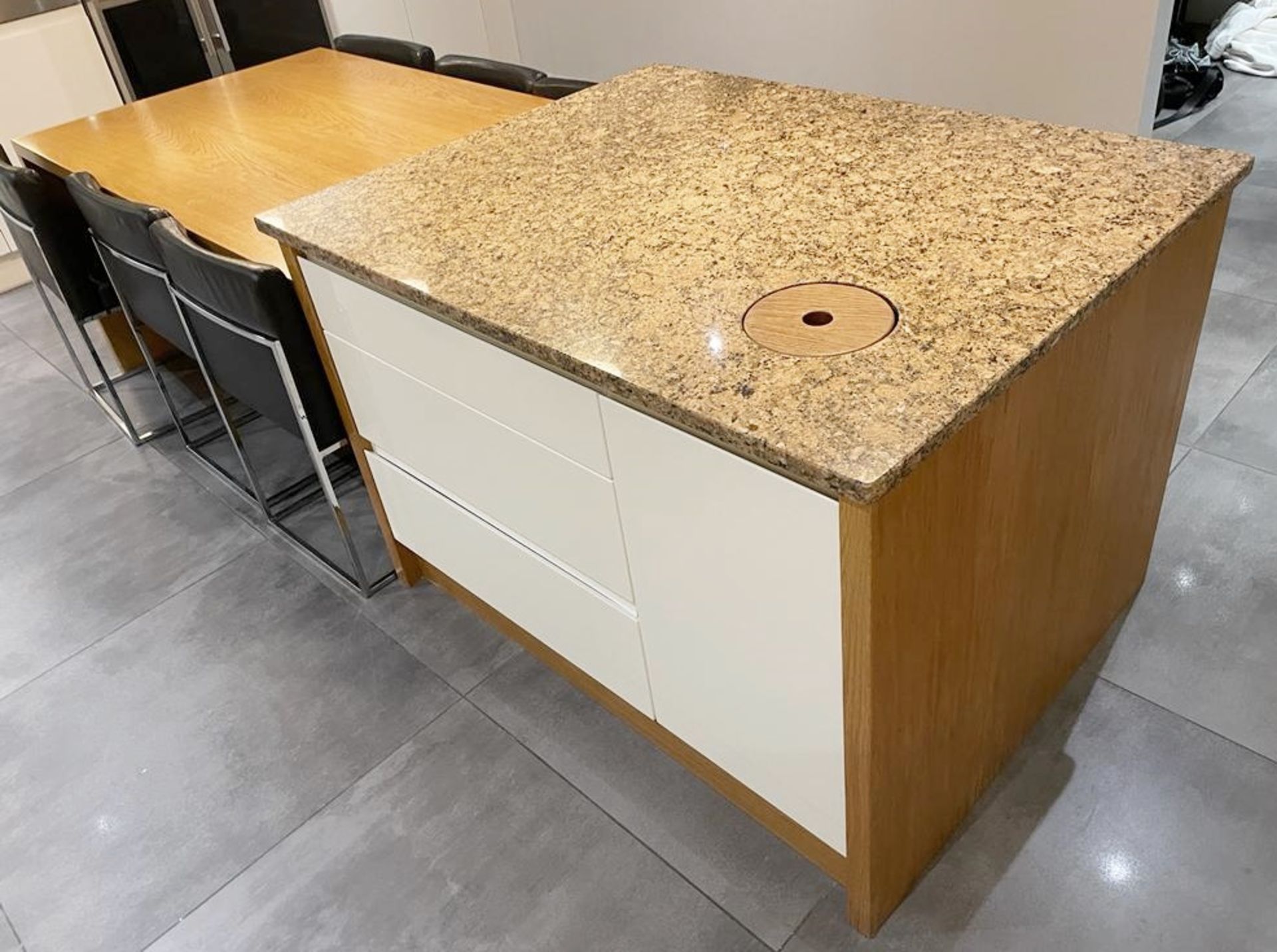 1 x Stunning PARAPAN Handleless Fitted Kitchen with Neff Appliances, Granite Worktops & Island - Image 42 of 126