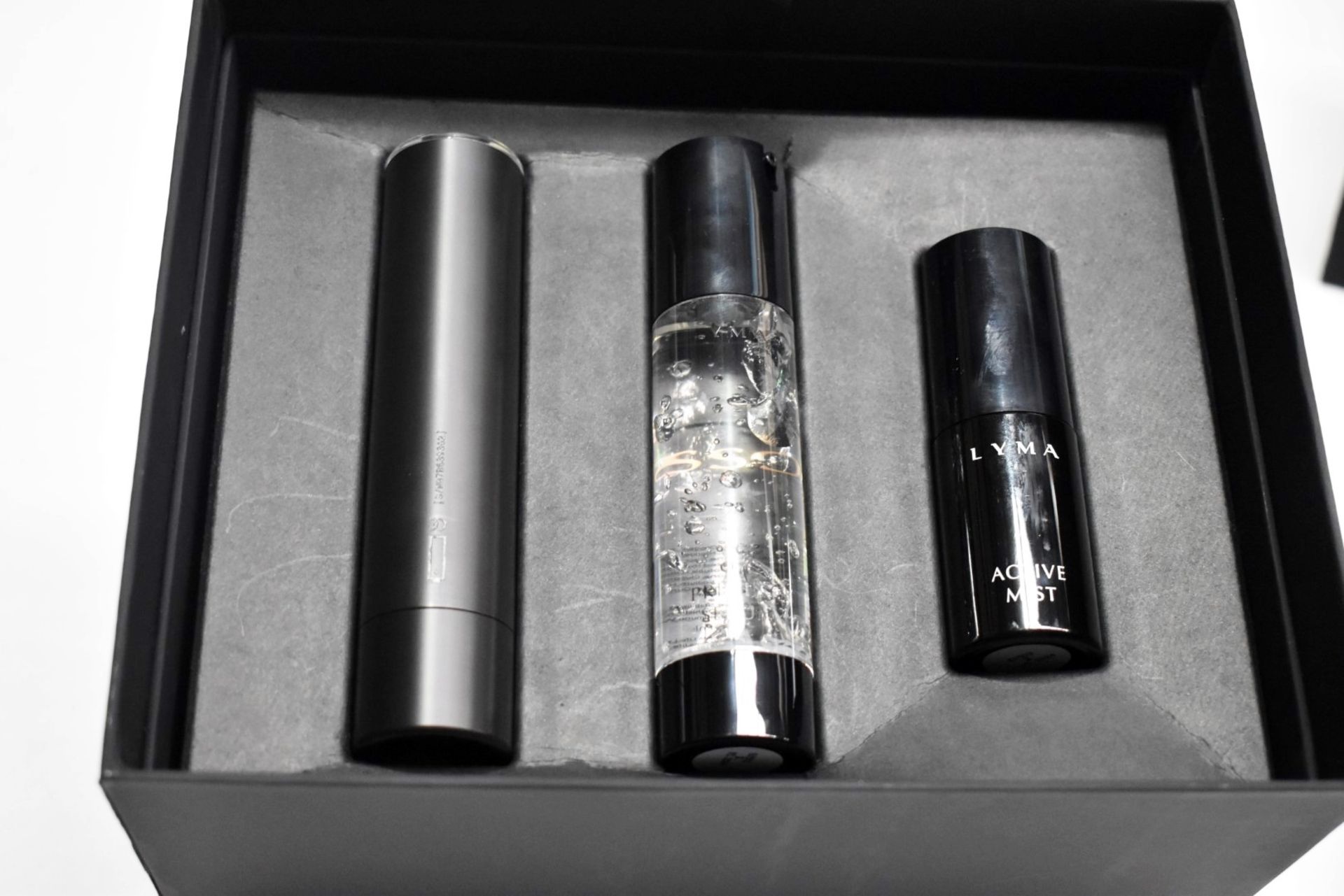 1 x LYMA Home Laser Skincare Treatment Starter Kit With Active Mist and Priming Serum - RRP £1,999 - Image 6 of 22