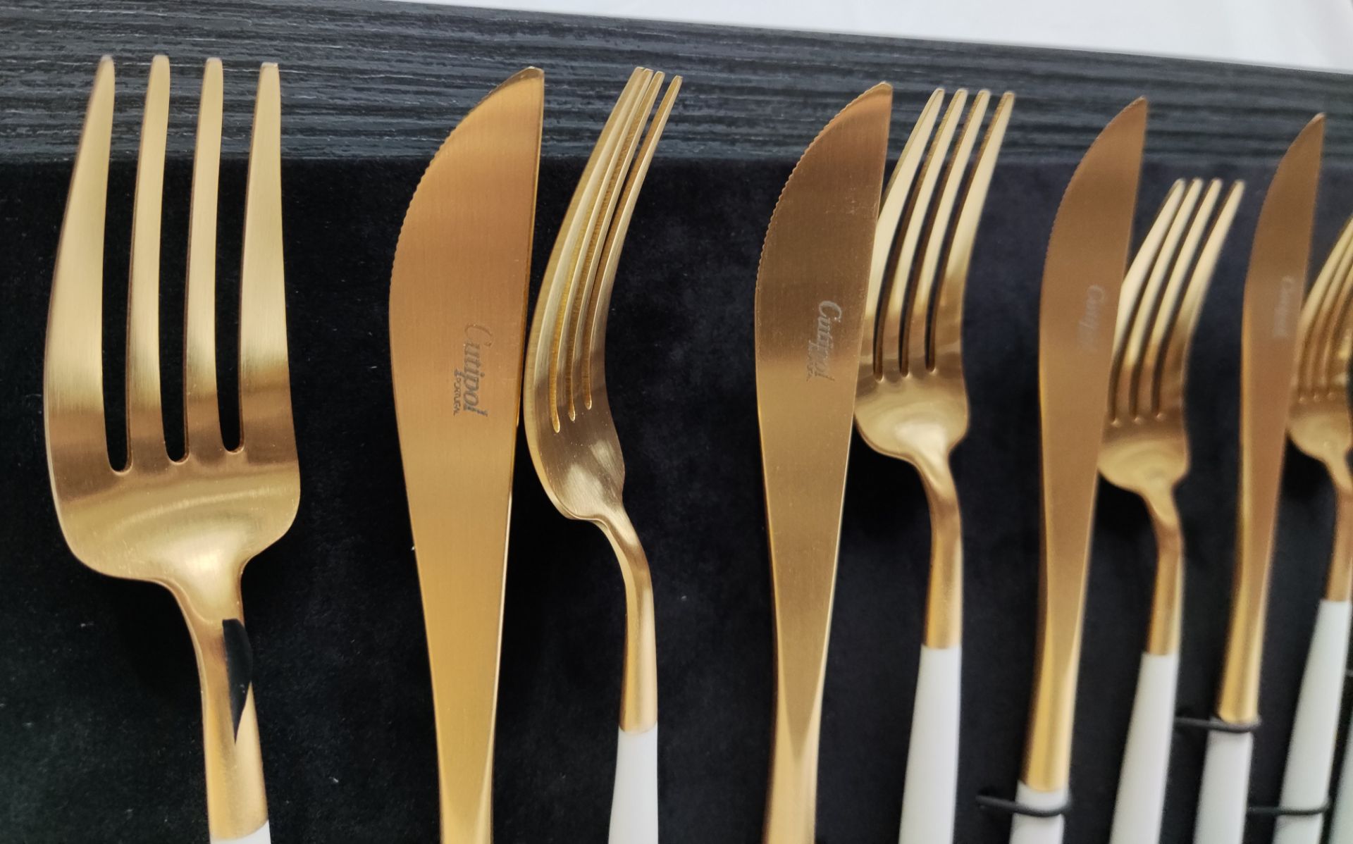 1 x CUTIPOL 'Goa' Luxury 24-Piece White/Gold Cutlery Set - New/Boxed - Original RRP £499.00 - Image 6 of 24