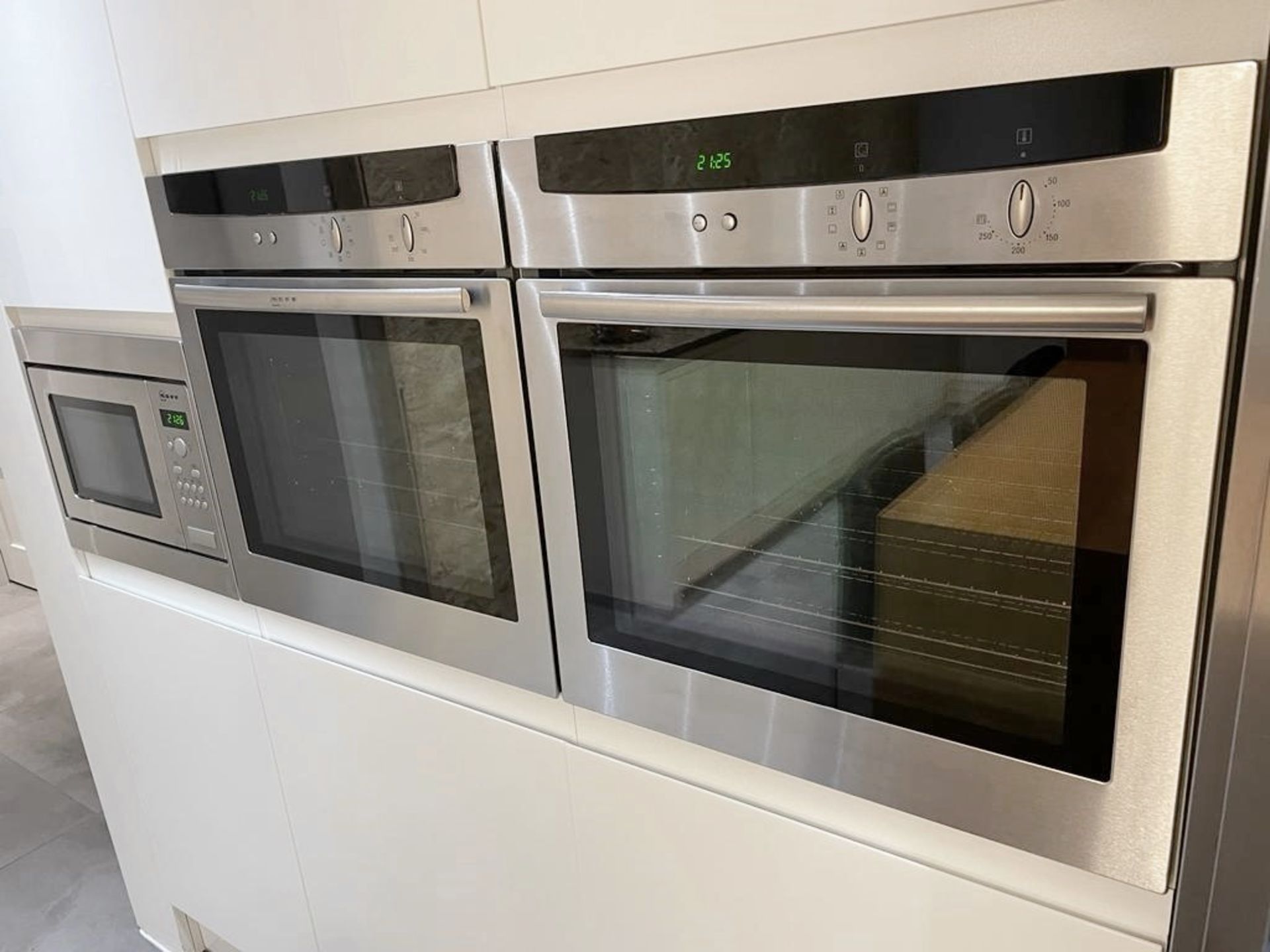 1 x Stunning PARAPAN Handleless Fitted Kitchen with Neff Appliances, Granite Worktops & Island - Image 65 of 126