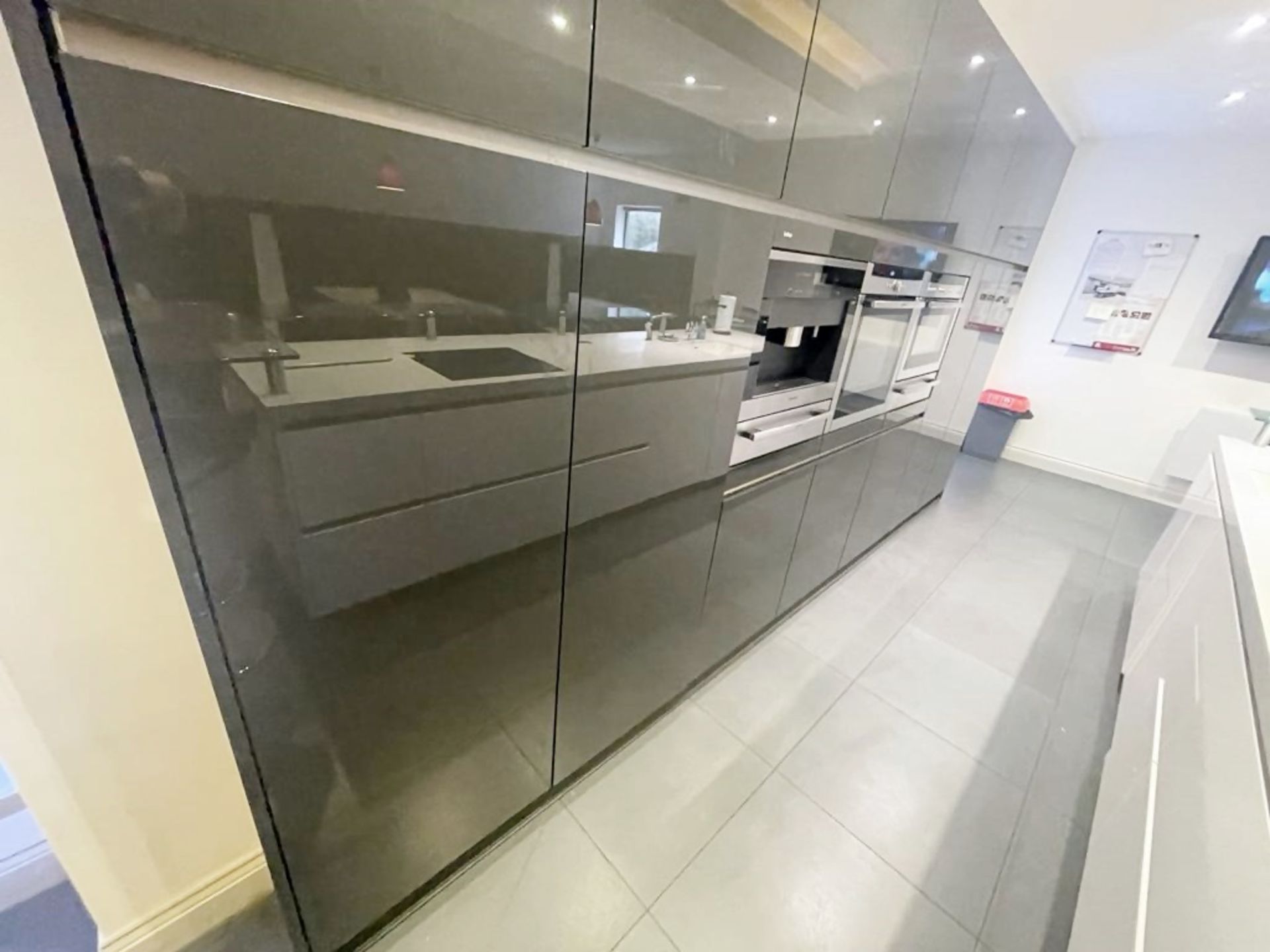 1 x SIEMATIC Bespoke Handleless Gloss Fitted Kitchen with 3.6m Island, Appliances & Granite Worktops - Image 17 of 117