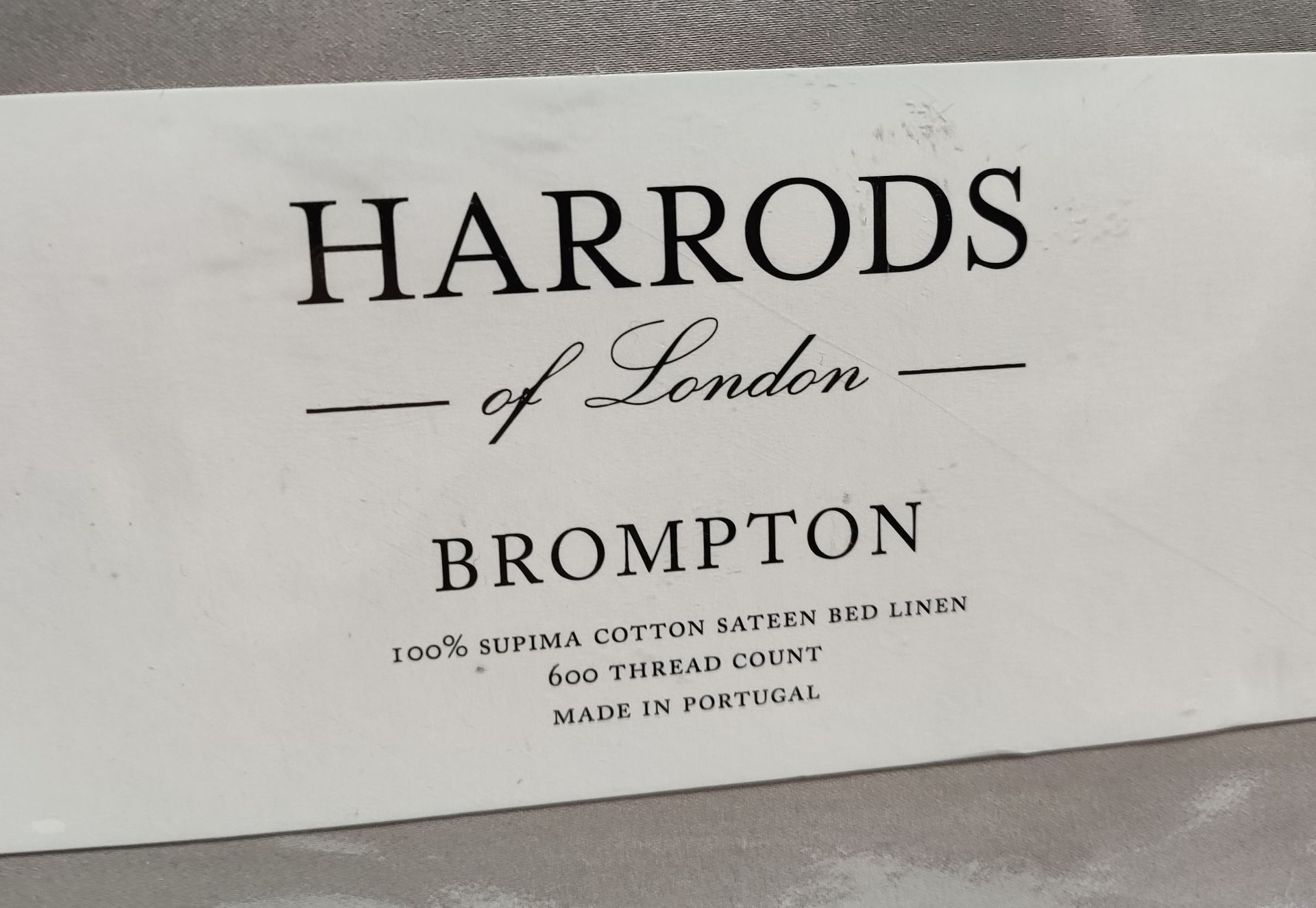 1 x HARRODS OF LONDON Brompton King Flat Sheet (275cm X 275cm) - Grey - Original RRP £279 - Ref: - Image 5 of 9