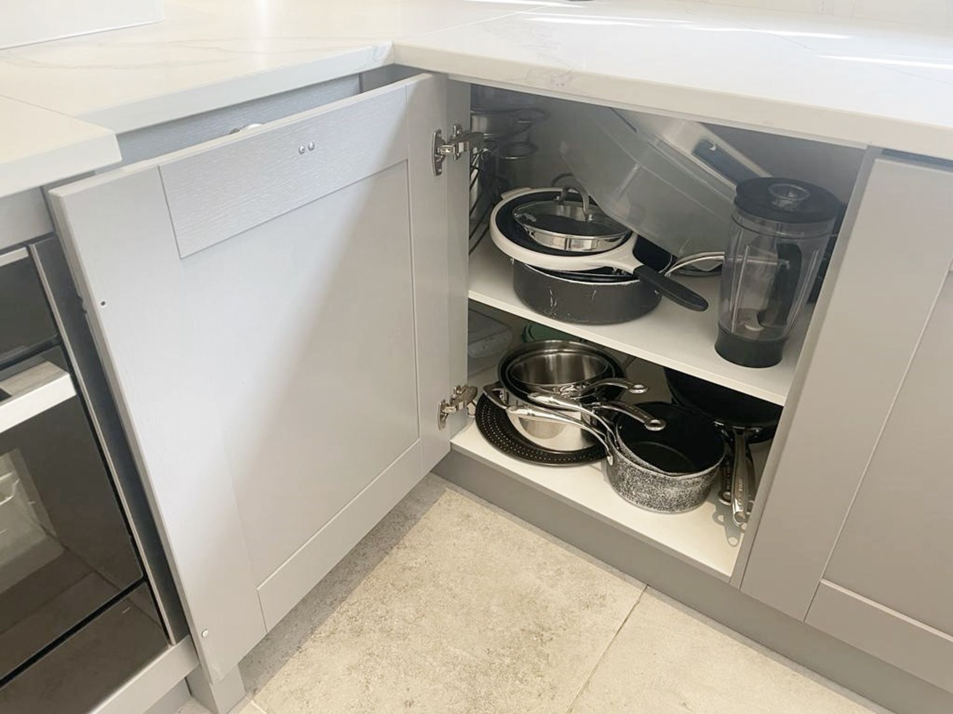 1 x SIEMATIC Bespoke Shaker-style Fitted Kitchen, Utility Room, Appliances & Modern Quartz Surfaces - Image 81 of 153