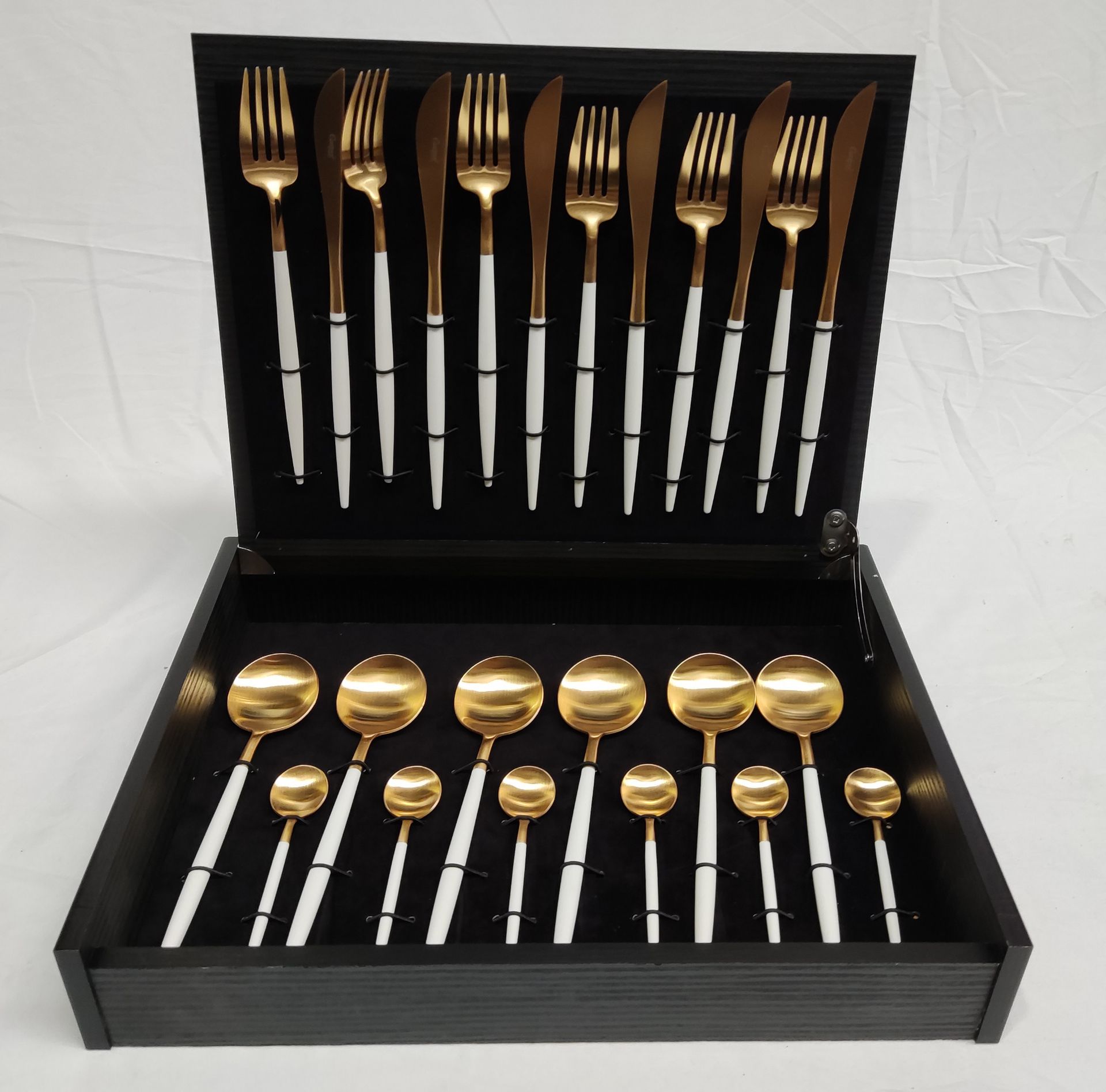 1 x CUTIPOL 'Goa' Luxury 24-Piece White/Gold Cutlery Set - New/Boxed - Original RRP £499.00 - Image 8 of 24