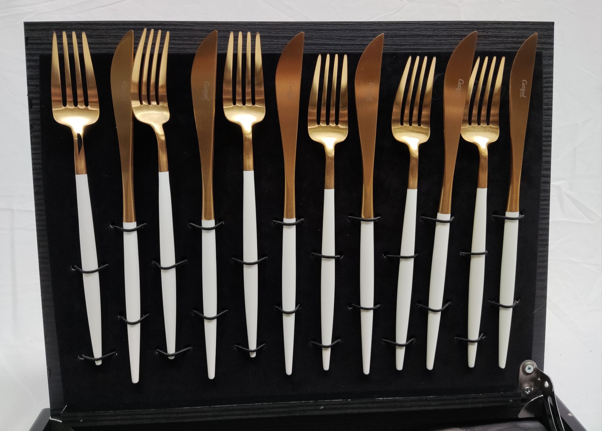 1 x CUTIPOL 'Goa' Luxury 24-Piece White/Gold Cutlery Set - New/Boxed - Original RRP £499.00 - Image 4 of 24