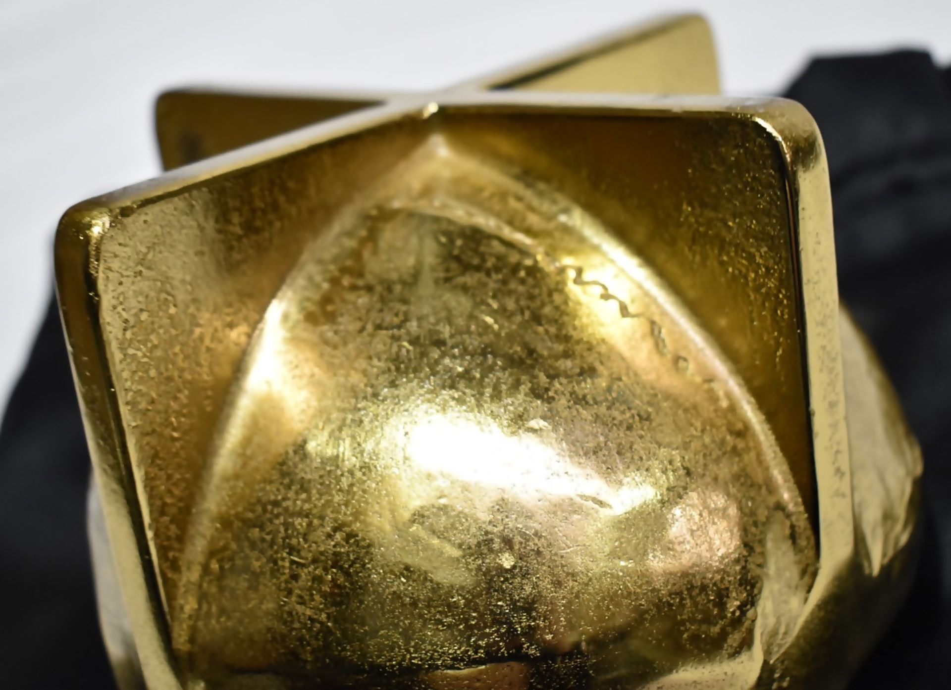 1 x BUSTER+PUNCH x TRAVIS BAKER (Blink-182) Designer Brass Skull Bowl, 18cm - Original Price £189.00 - Image 7 of 13